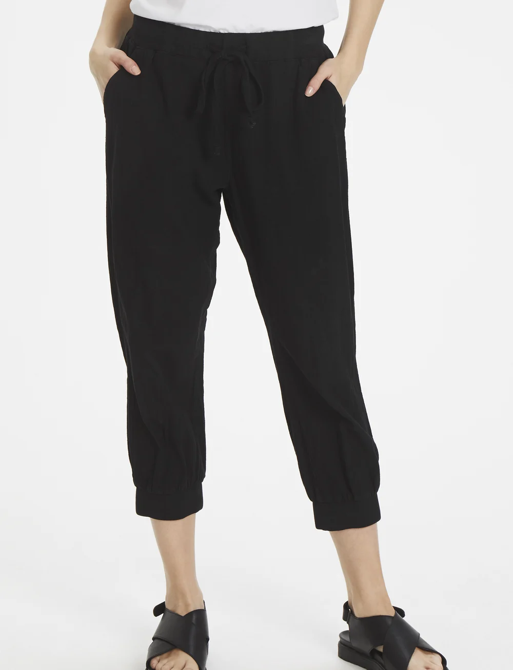 Kaffe - Naya Capri - capri pants - black deep - 0