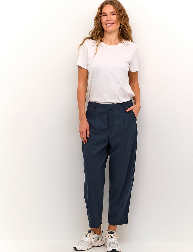 Kaffe - KAmerle Pants Cropped - kostymbyxor - midnight marine - 3