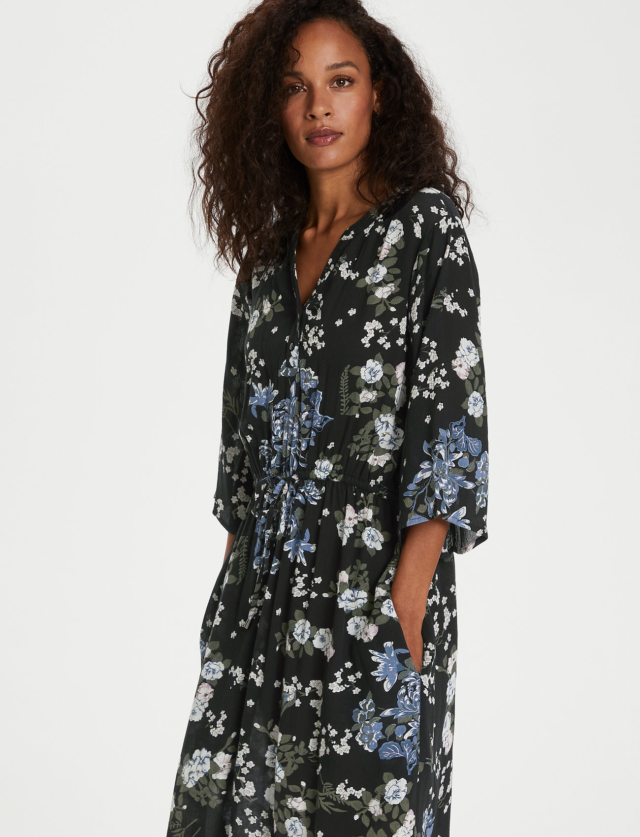 Kaffe KAekua Amber Dress - Kleidid - BLACK MULTI COLOR FLOWER PRINT / black