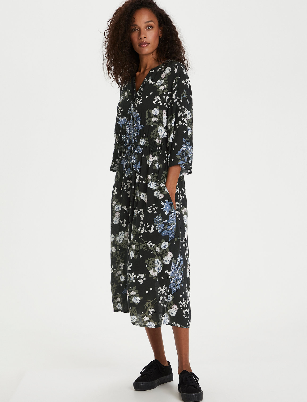 Kaffe - KAekua Amber Dress - midikleidid - black multi color flower print - 3
