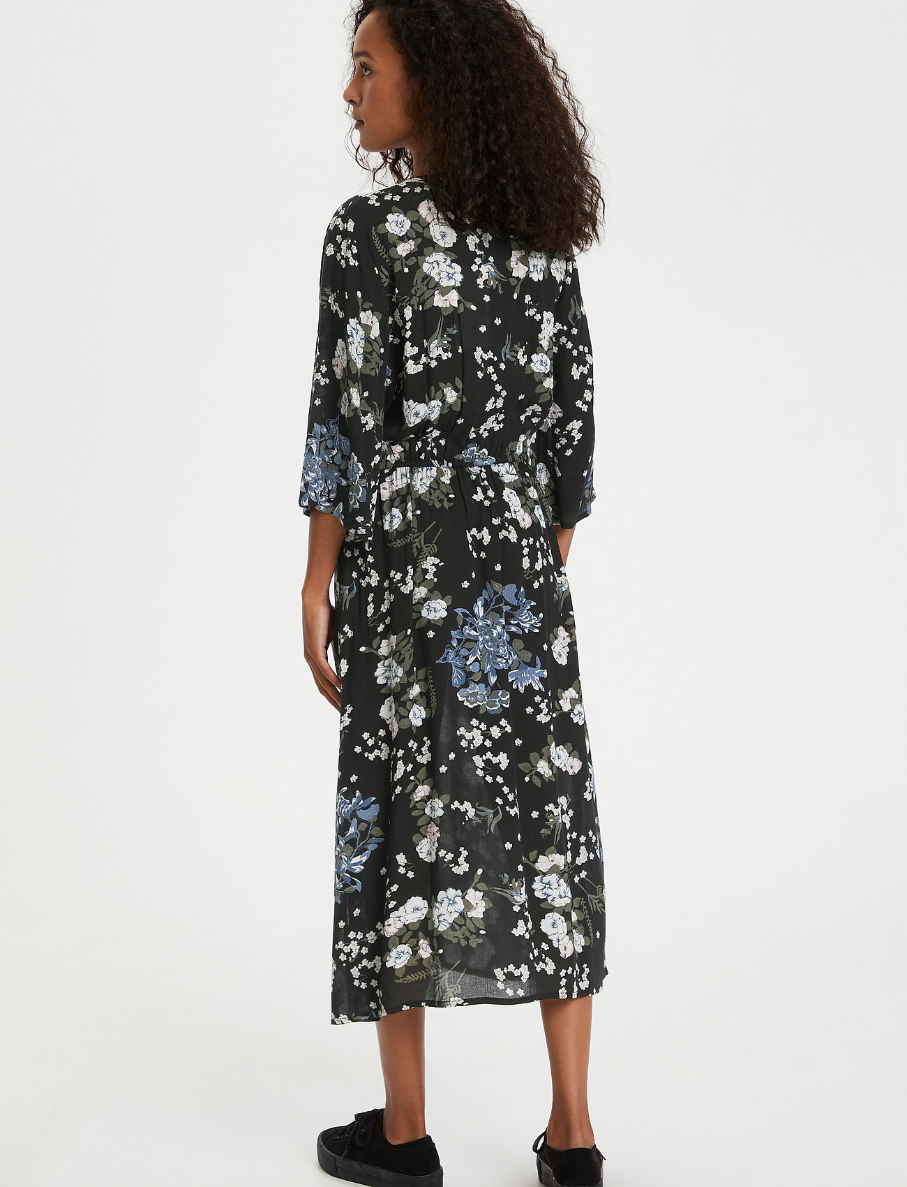 Kaffe - KAekua Amber Dress - midikleidid - black multi color flower print - 4