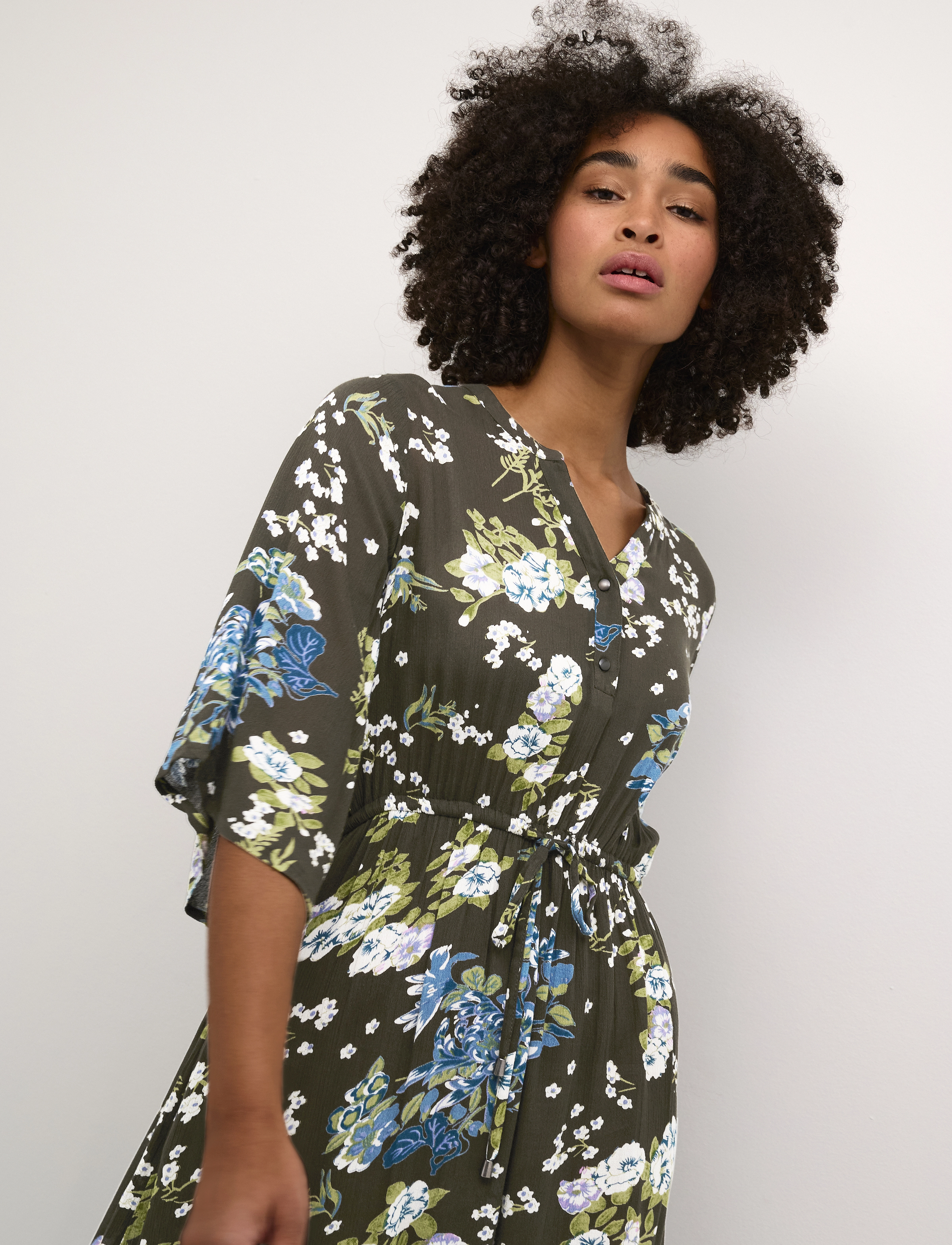 Kaffe - KAekua Amber Dress - laveste priser - green tone flower print - 5