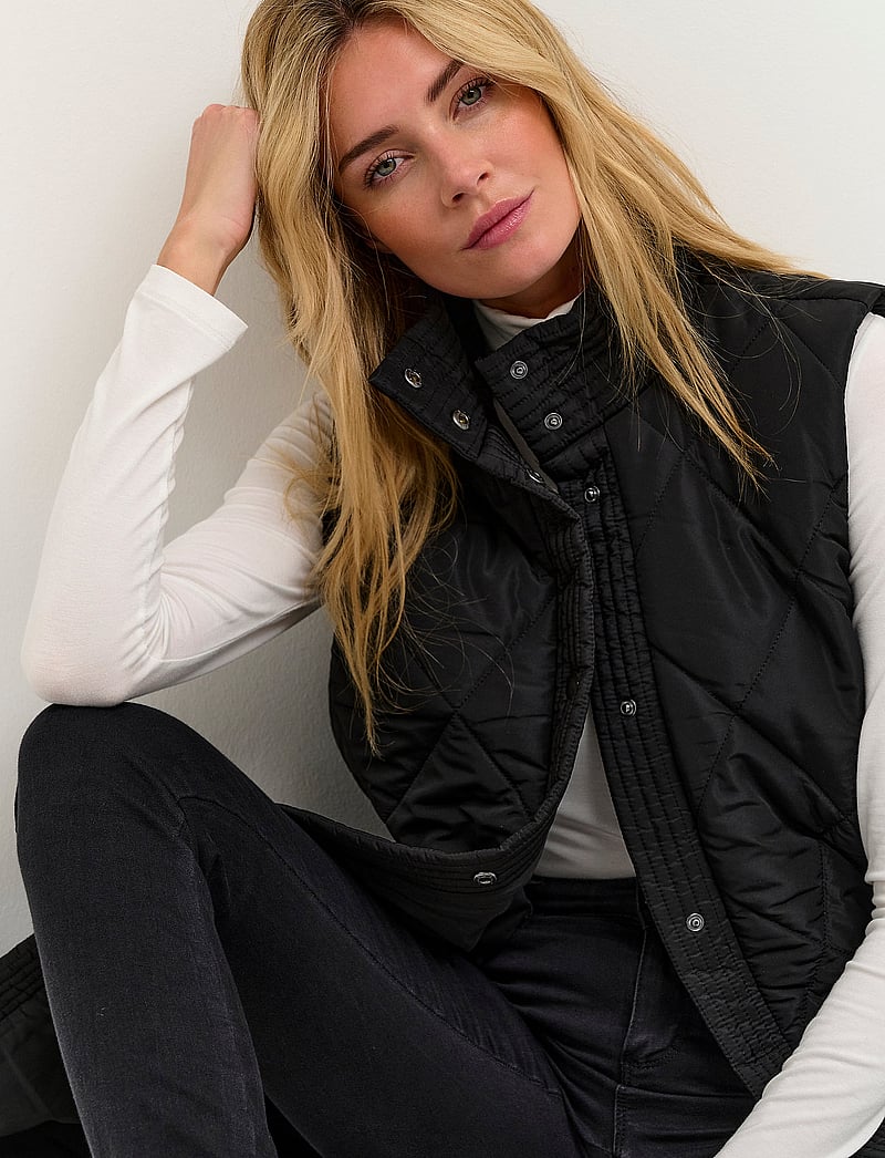 Kaffe - KAmeria Quilted Waist Coat - léttir jakkar - black deep - 5