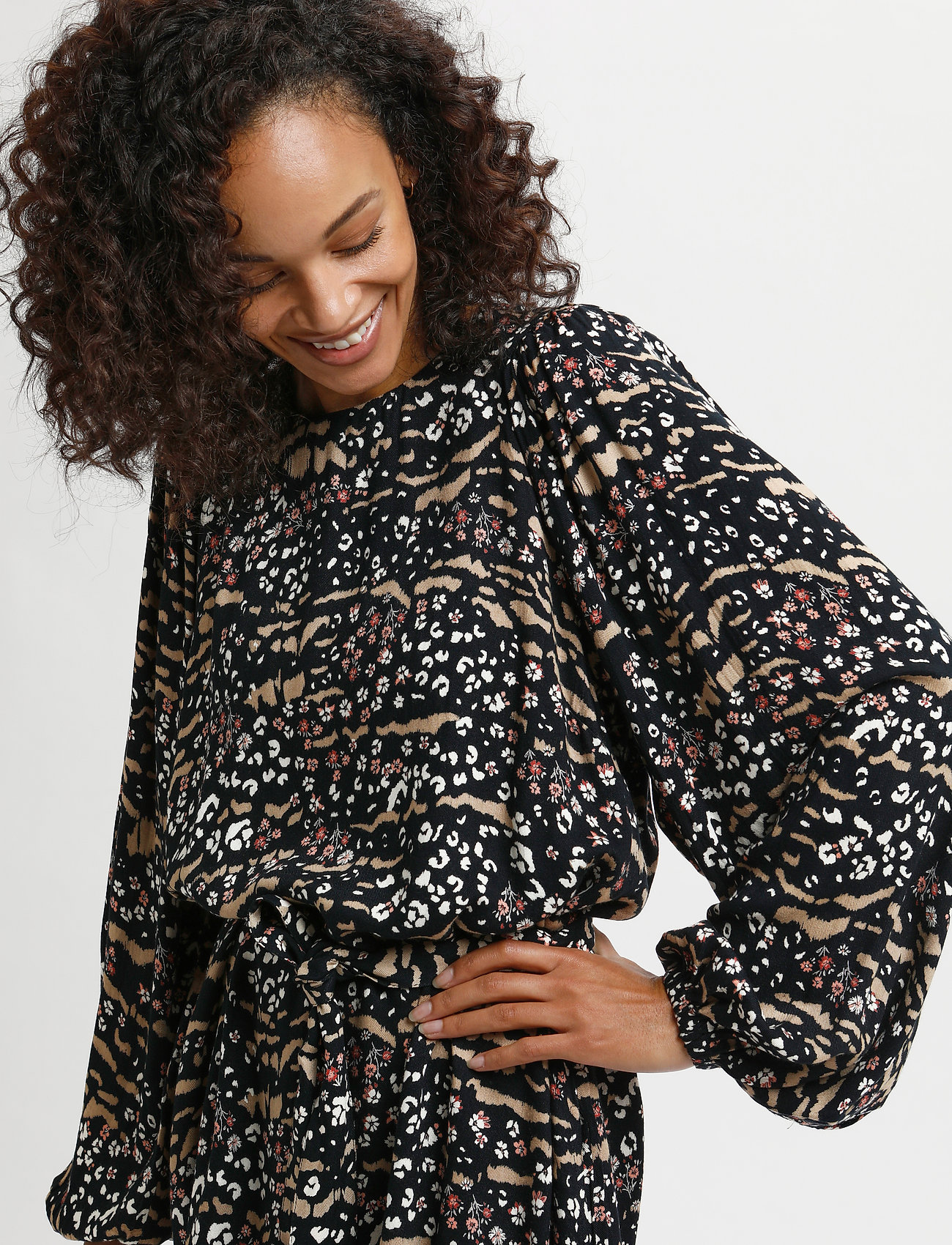 Kaffe - KAerina Dress - midikleider - black, amphora animal flower - 4