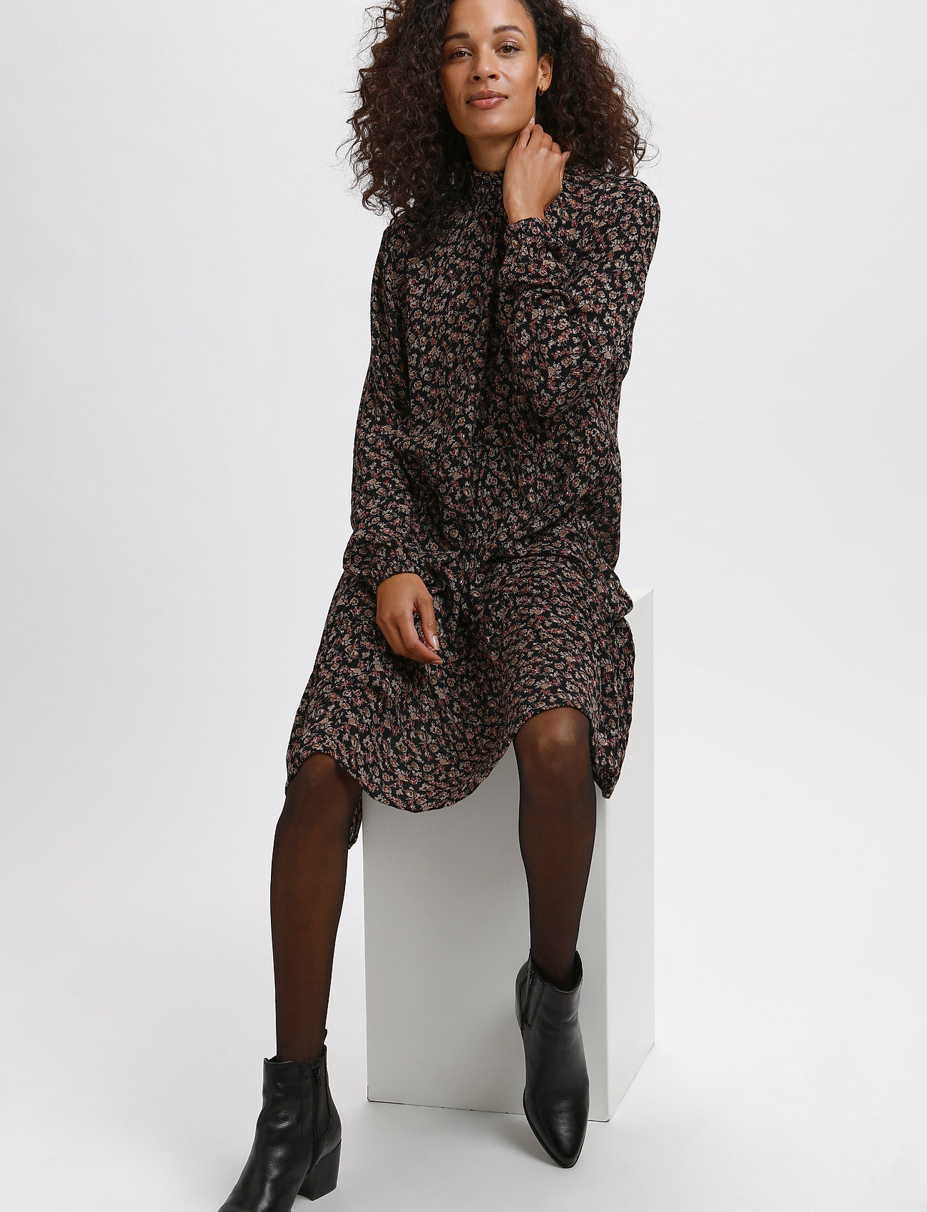 Kaffe - KAsally Amber Dress - midi kjoler - black/brown/ bedo petit flower - 4
