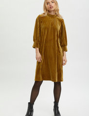 Kaffe - KAcaca Dress - short dresses - mustard gold - 3