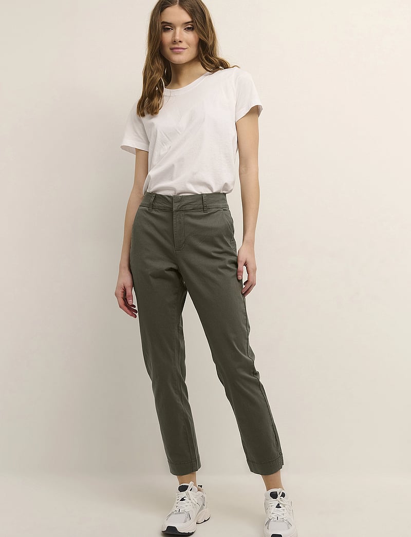 Kaffe - KAmette Pants - slim fit hosen - grape leaf - 3