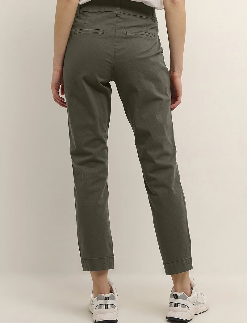 Kaffe - KAmette Pants - slim fit hosen - grape leaf - 4