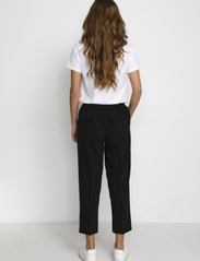 Kaffe - KAsakura HW Cropped Pants - party wear at outlet prices - black deep - 4