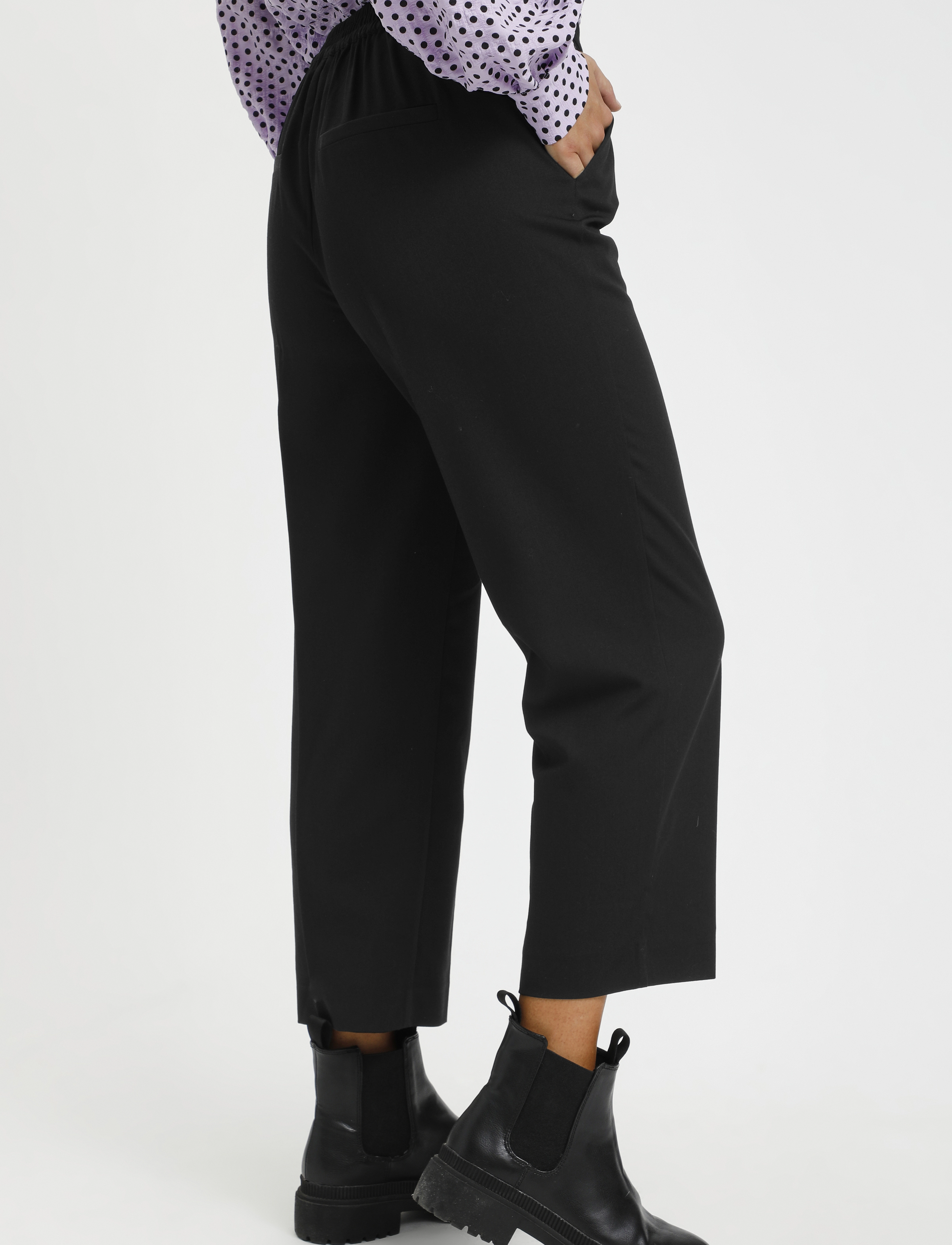 Kaffe - KASAKURA HW CROPPED PANTS - bukser med lige ben - black deep - 5