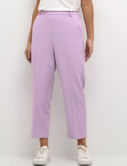 Kaffe - KAsakura HW Cropped Pants - party wear at outlet prices - lupine - 2