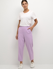 Kaffe - KAsakura HW Cropped Pants - party wear at outlet prices - lupine - 3