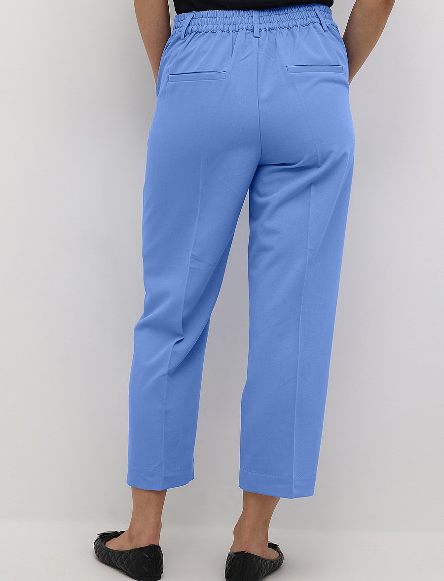 Kaffe - KASAKURA HW CROPPED PANTS - anzugshosen - ultramarine - 4