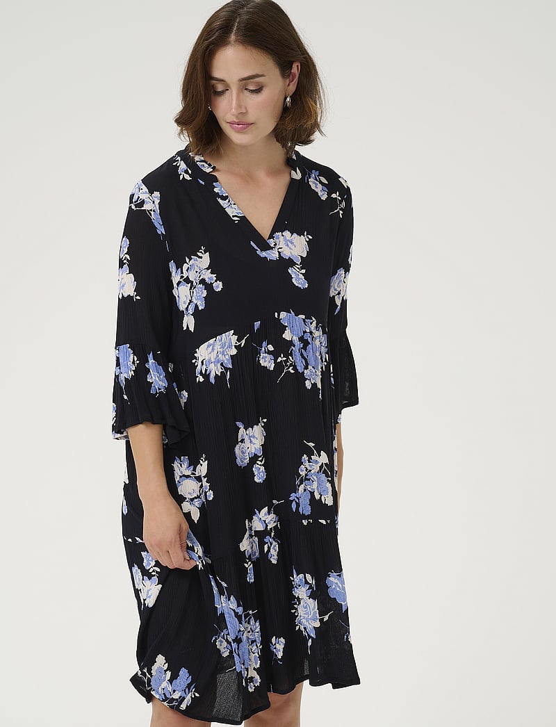 Kaffe - KAedita Amber Dress - sommarklänningar - black / blue flower print - 0