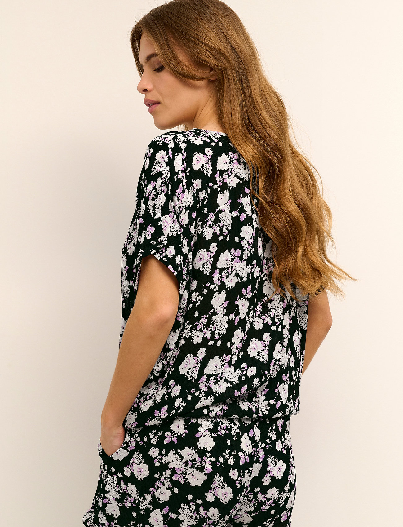 Kaffe - KAhedvika Amber Blouse - black - chalk/purple flower - 4