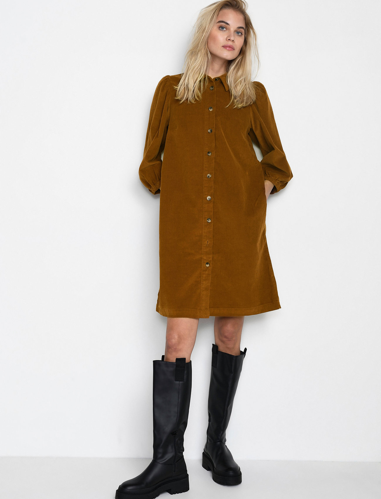 Kaffe - KAeva Corduroy Dress - skjortekjoler - toffee - 3