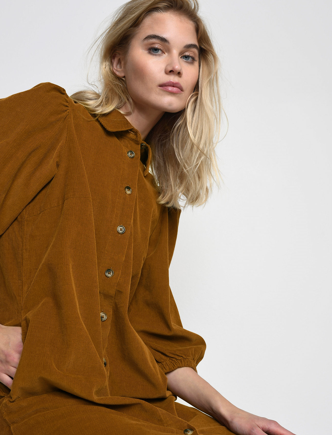 Kaffe - KAeva Corduroy Dress - skjortekjoler - toffee - 5