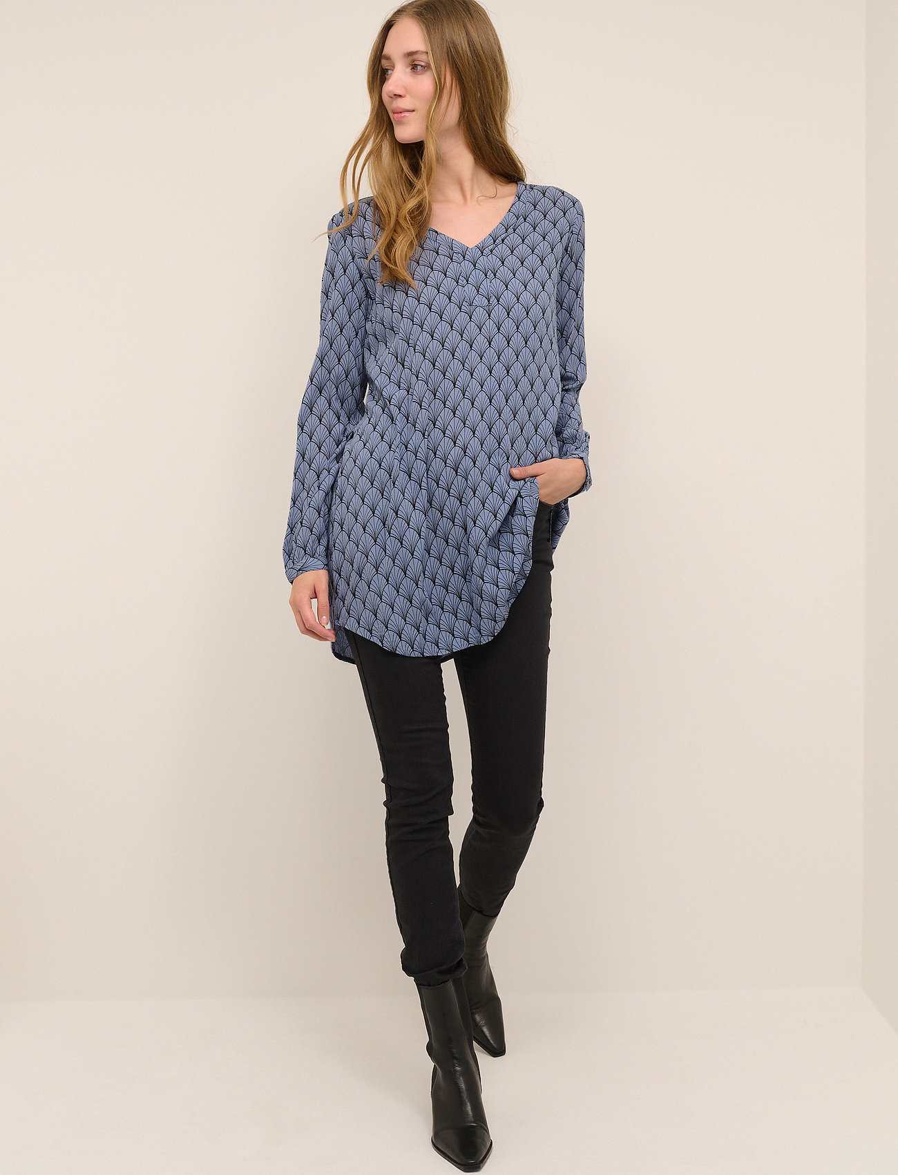 Kaffe - KAolivia Amber Tunic - blue / black fan print - 3
