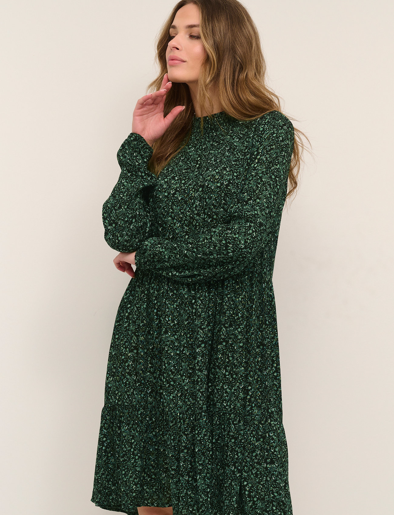 Kaffe KAsally Amber Dress LS - Kjoler - BLACK/GREEN - PETIT LEAF PRINT / green