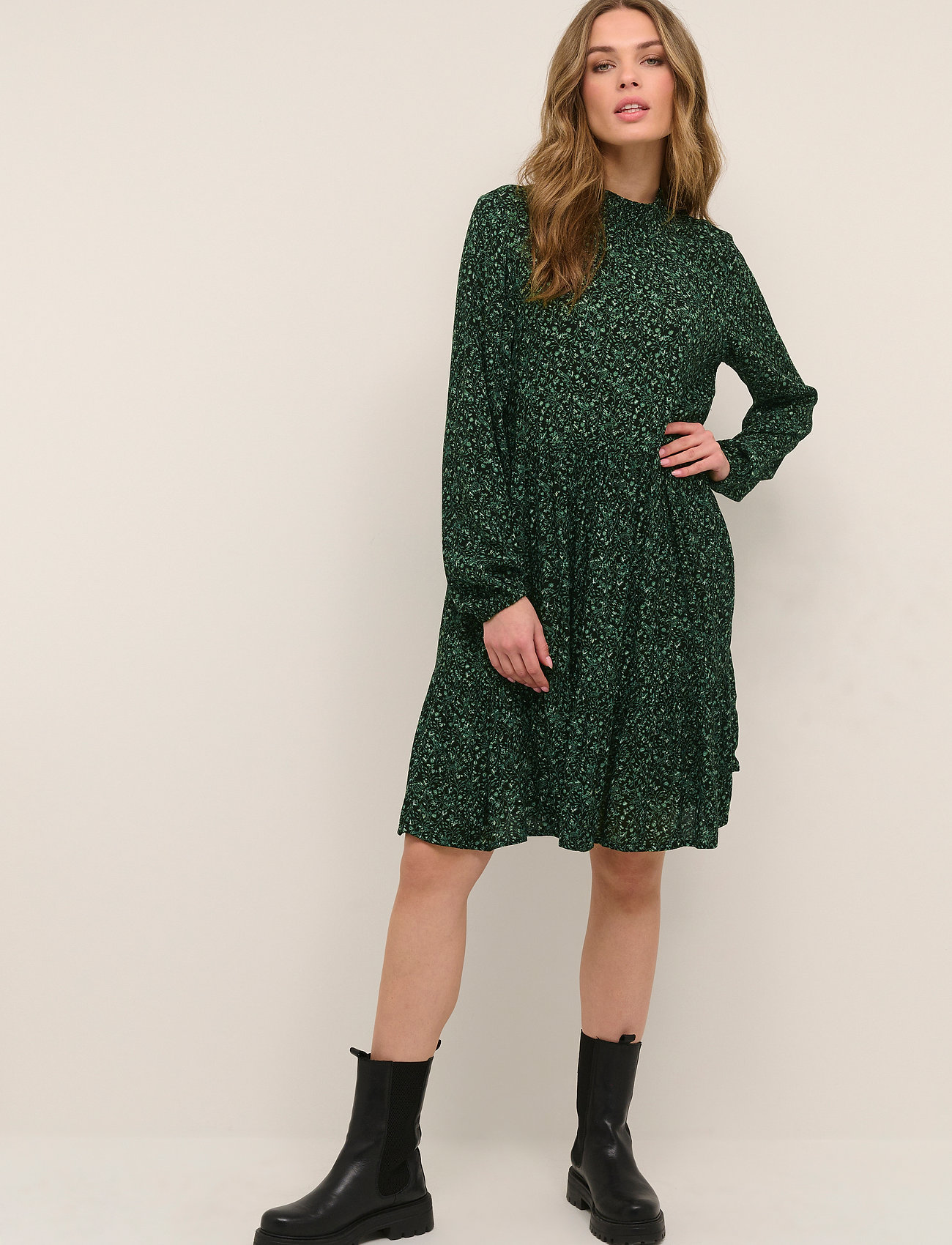 Kaffe - KAsally Amber Dress LS - midi kjoler - black/green - petit leaf print - 3