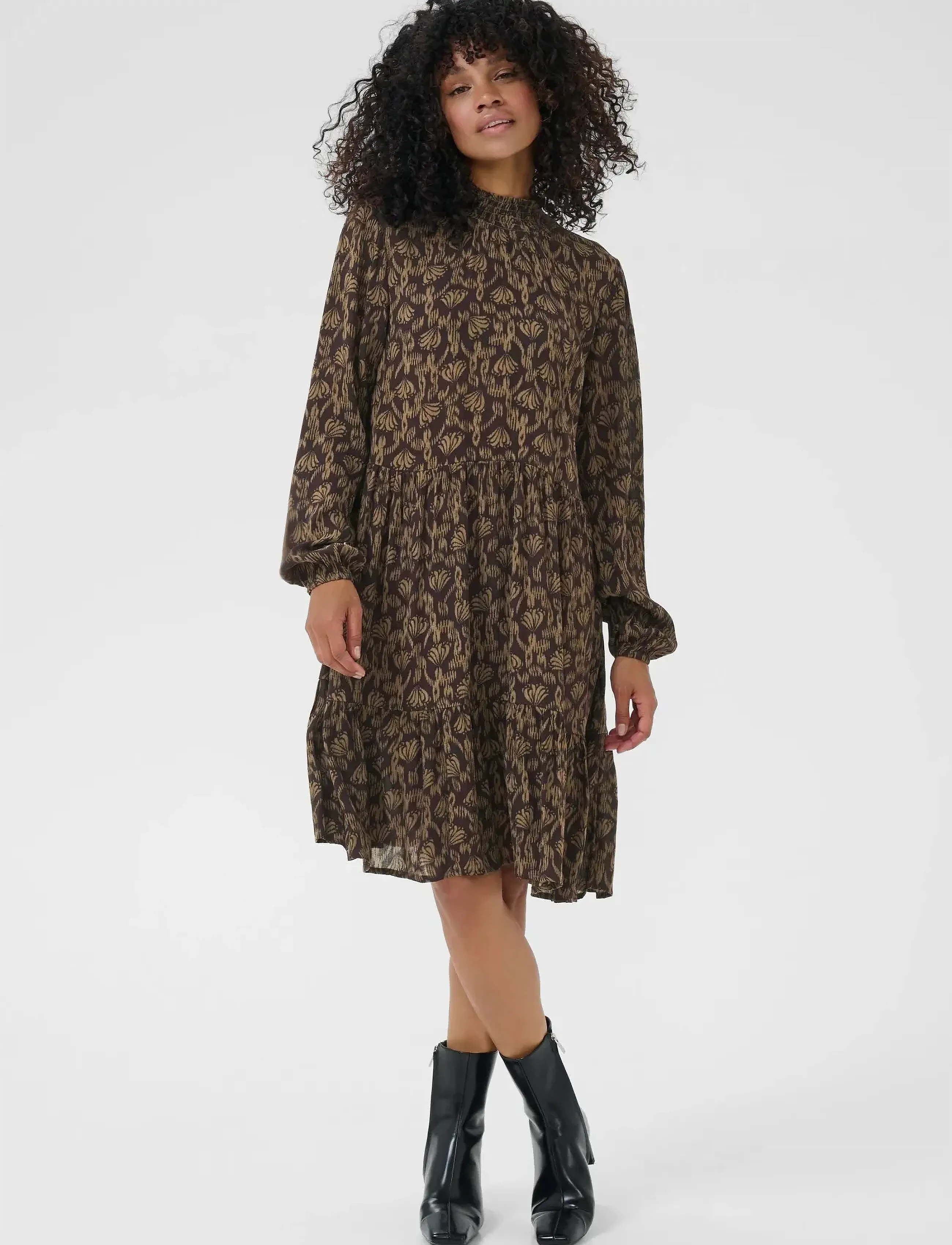 Kaffe - KArikka Amber Dress - korta klänningar - black coffee moral floral - 3