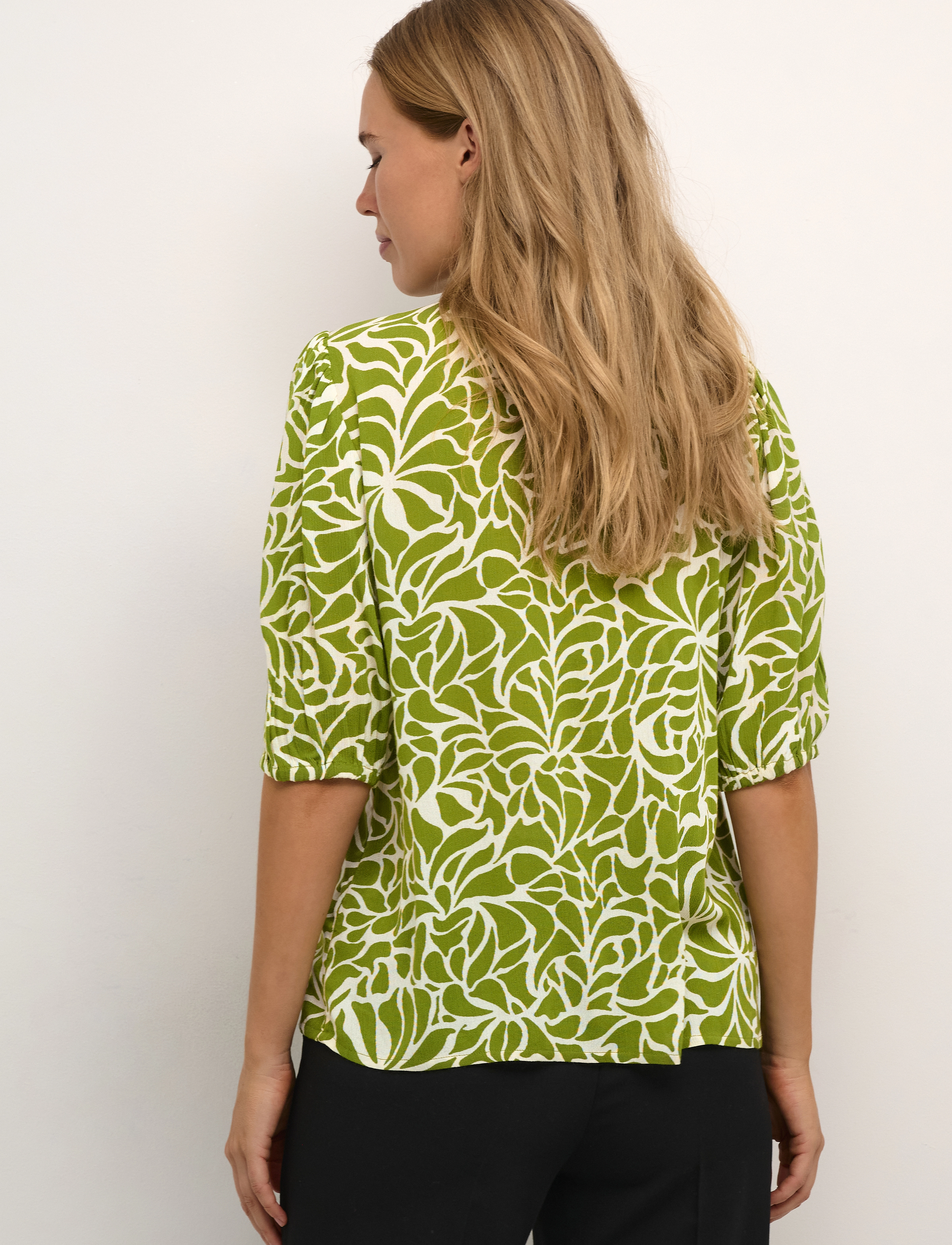 Kaffe - KAfleur Amber Blouse - kurzämlige blusen - calla/white graphic flower - 4