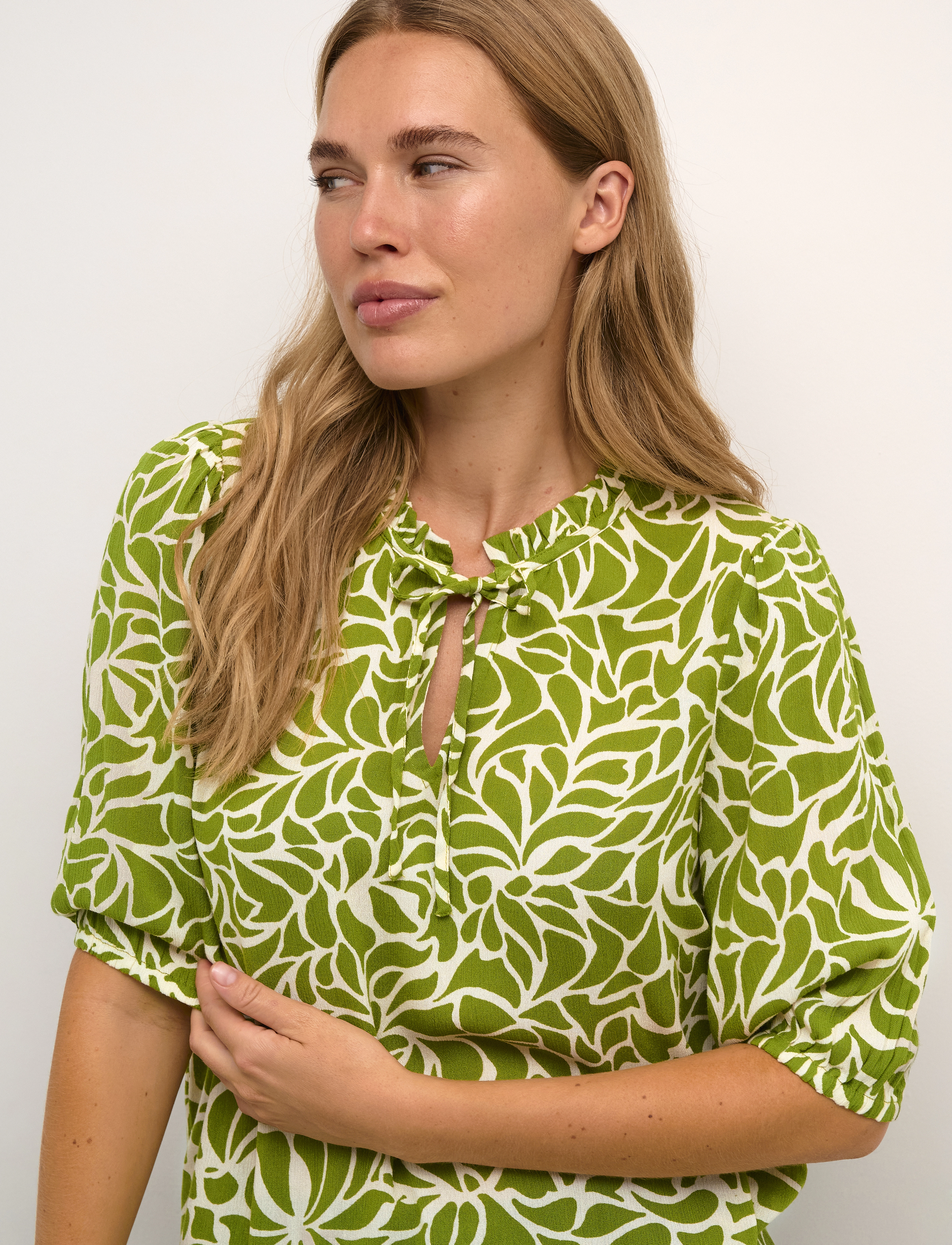 Kaffe - KAfleur Amber Blouse - kurzämlige blusen - calla/white graphic flower - 5