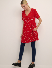 Kaffe - KAtara Short Dress - sommerkleider - fiery red flower print - 3