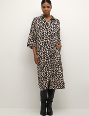 Kaffe - KAmarta Shirt Dress - skjortklänningar - leopard print - 3