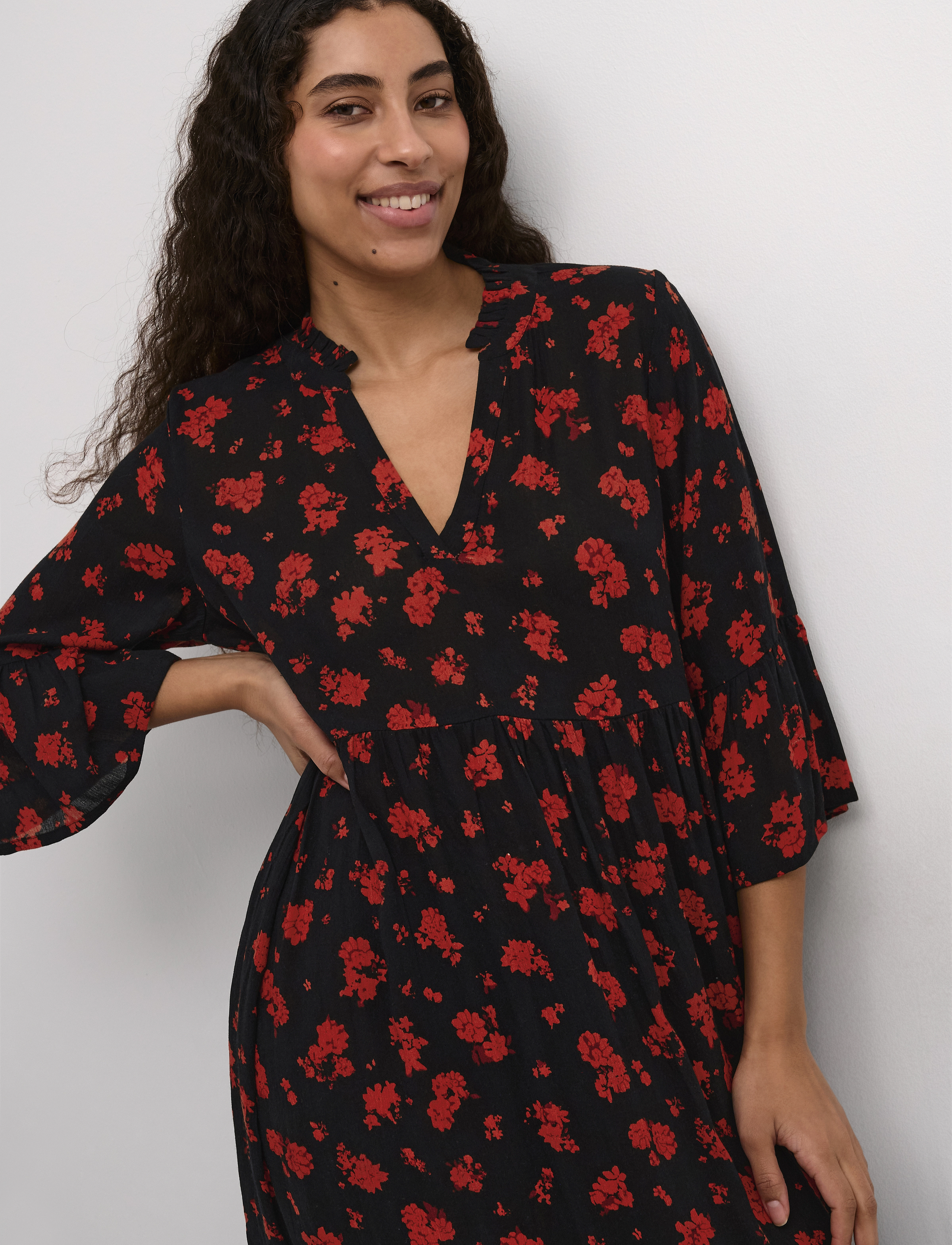 Kaffe - KAamber Long Layer Dress Printed - skyrtukjólar - black_red flower print - 4