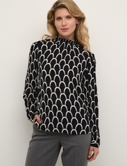 Kaffe - KAkarina Amber Smock Blouse - long-sleeved blouses - black and white graphic print - 2