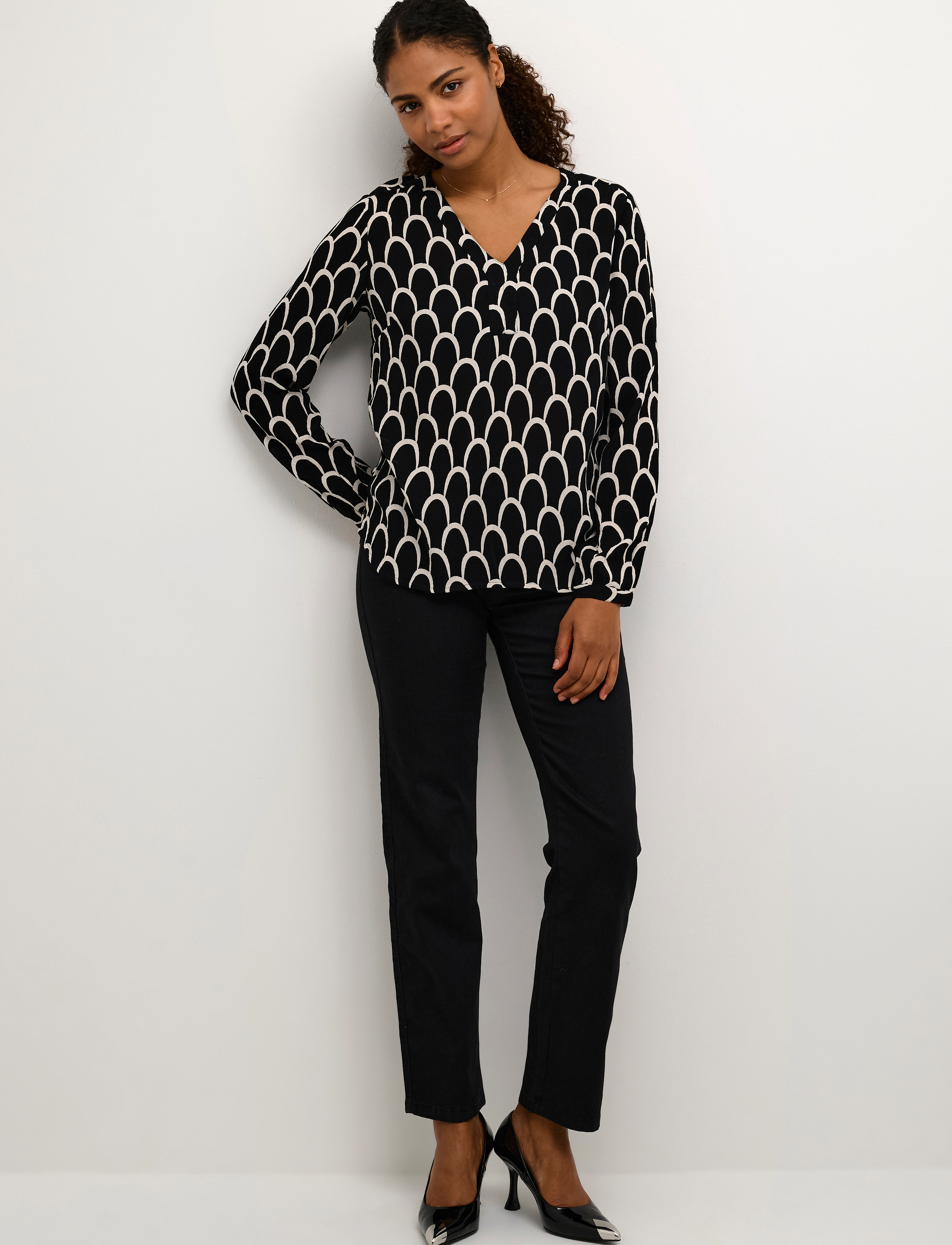 Kaffe - KAkarina Amber Blouse - black and white graphic print - 3