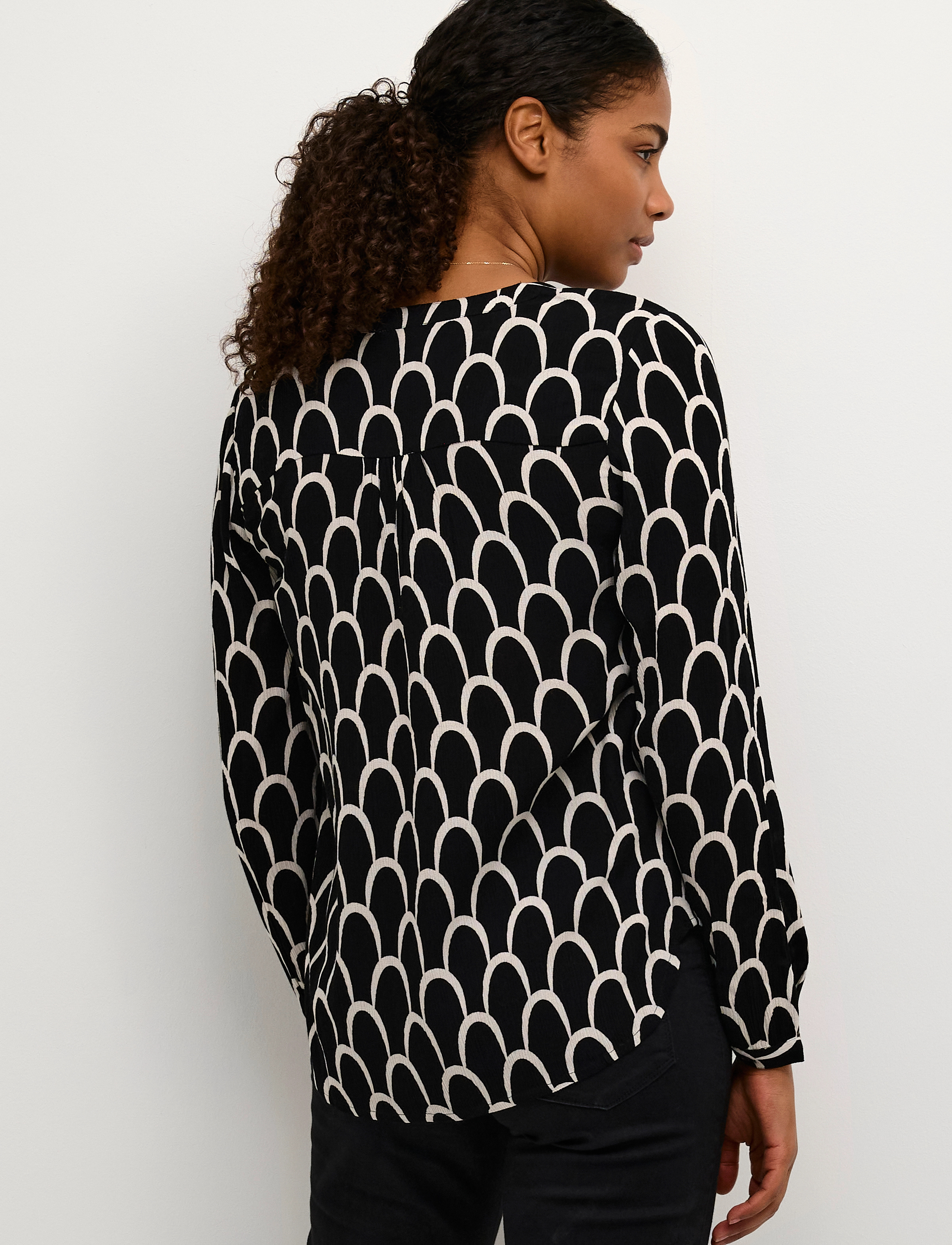 Kaffe - KAkarina Amber Blouse - black and white graphic print - 4