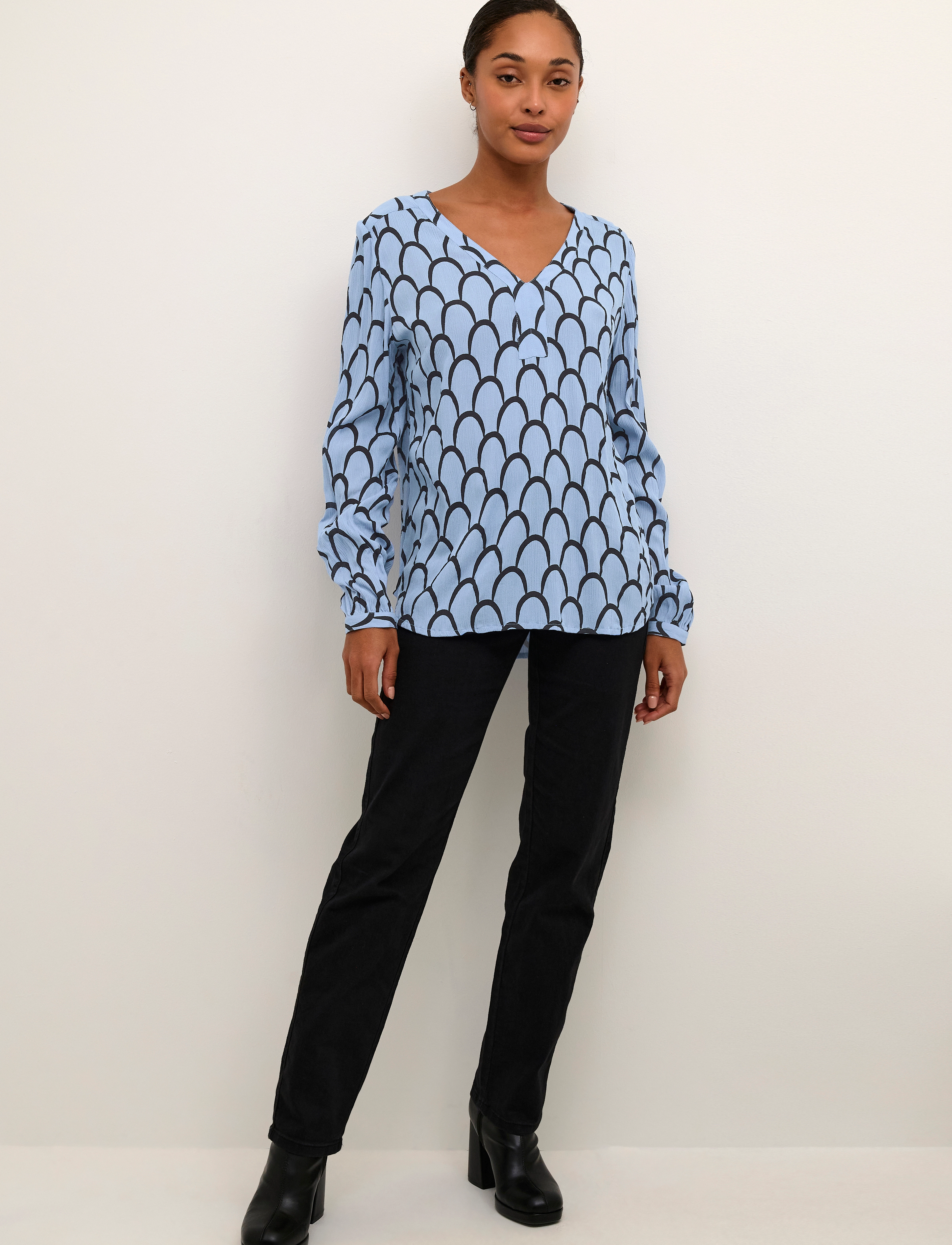 Kaffe - KAkarina Amber Blouse - blue/black graphic print - 3