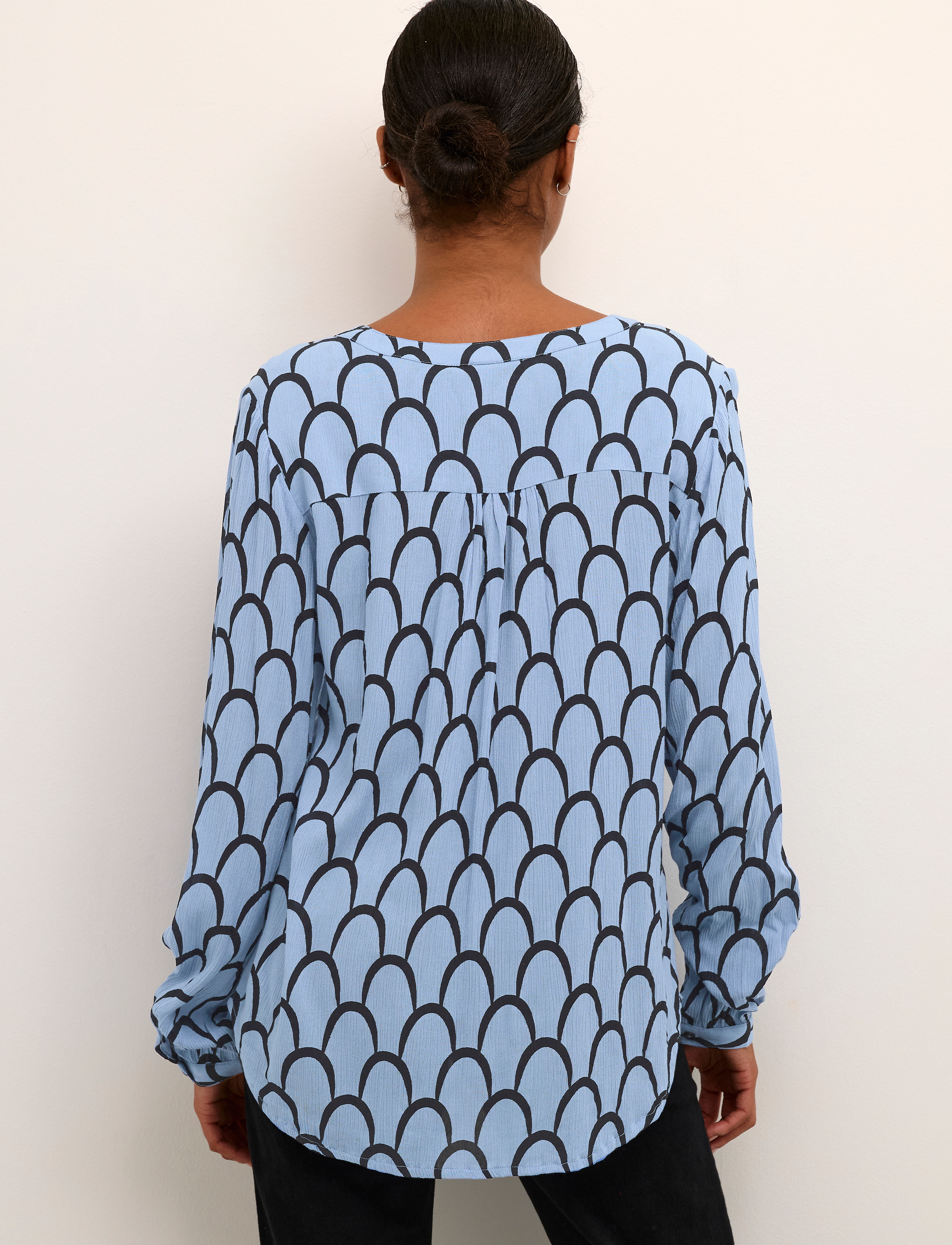 Kaffe - KAkarina Amber Blouse - blue/black graphic print - 4