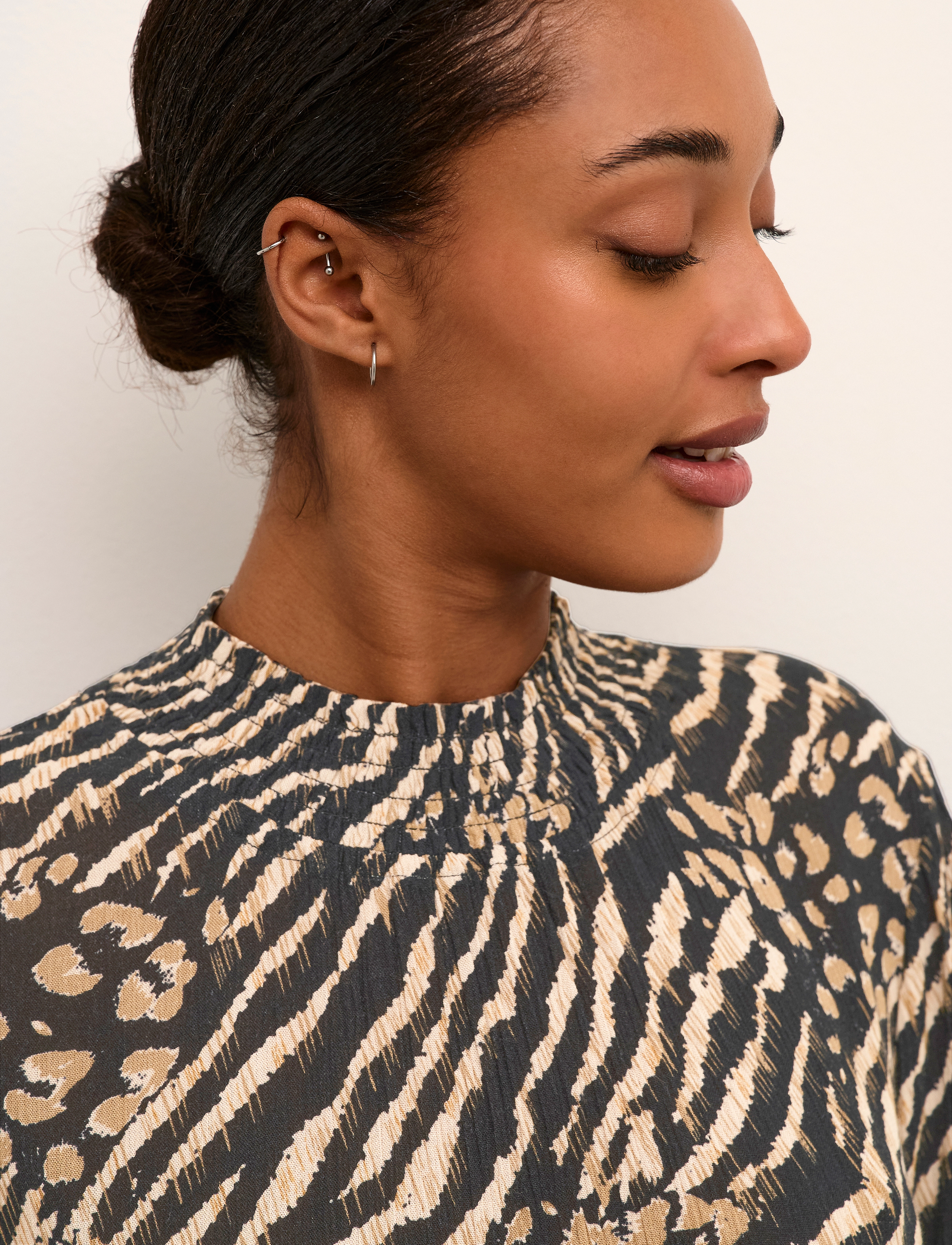 Kaffe - KAamber Smock Dress Printed - midi kjoler - black and brown animal print - 5