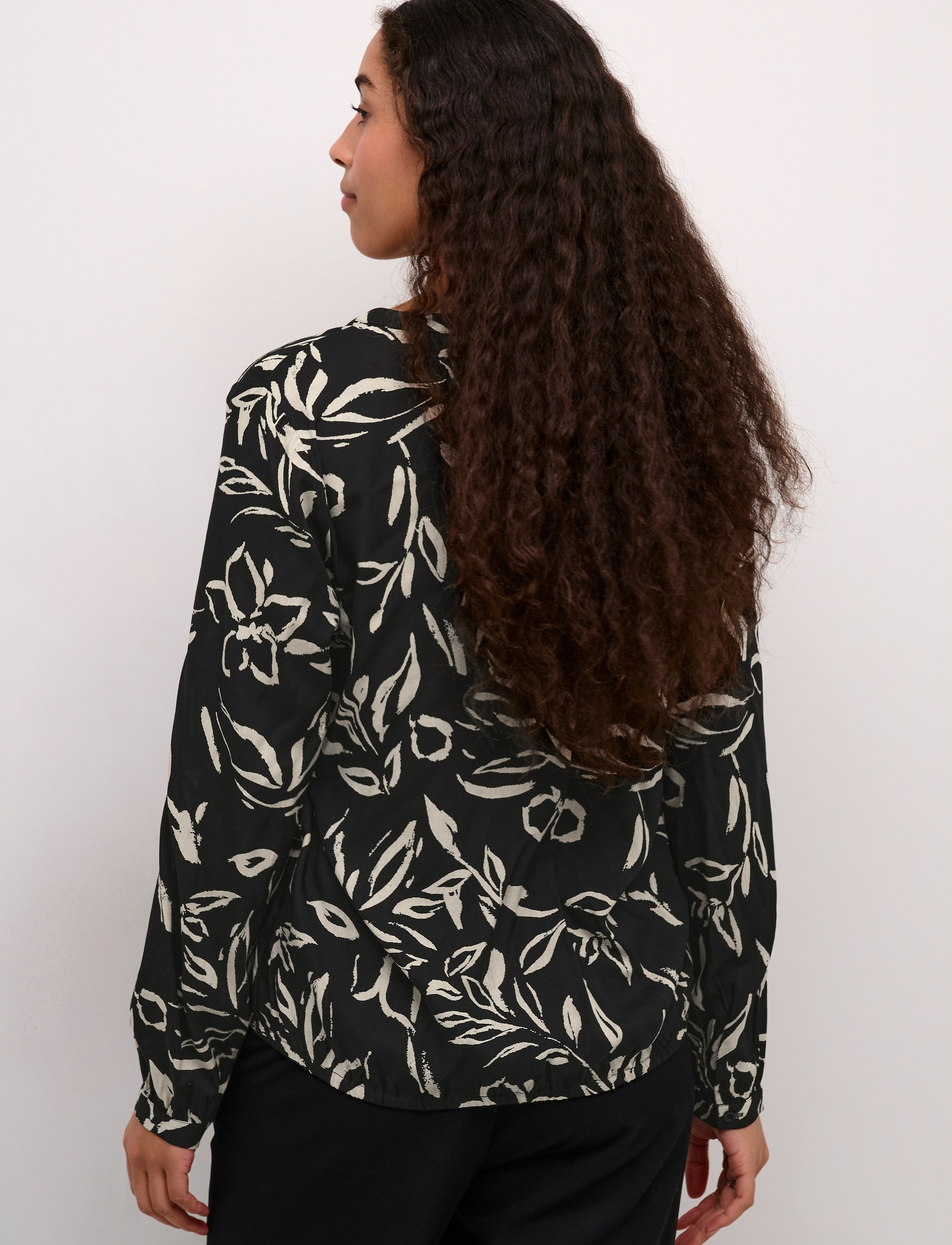 Kaffe - KAditte Blouse - langärmlige blusen - black/sand painted flower - 4