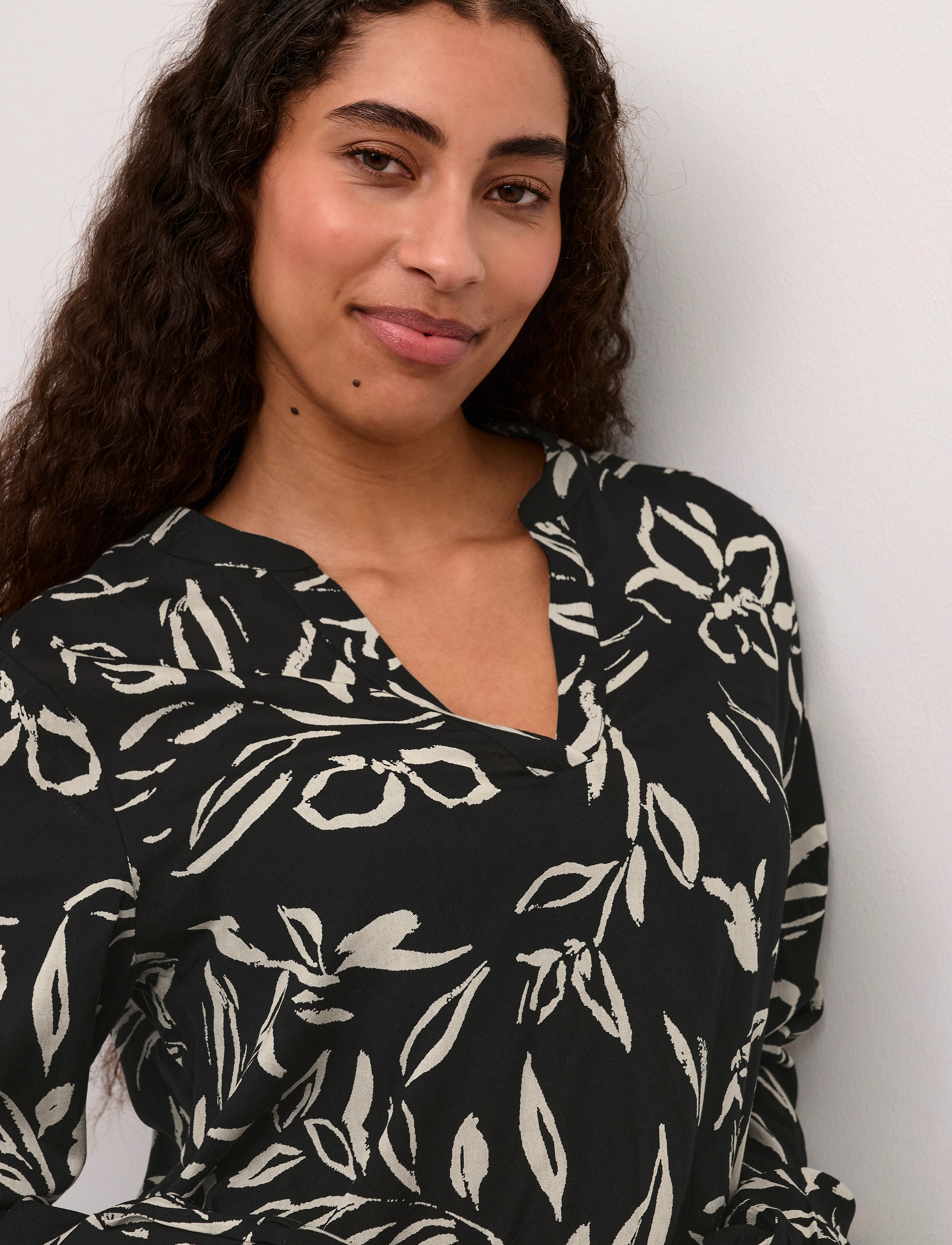 Kaffe - KAditte Blouse - langärmlige blusen - black/sand painted flower - 5