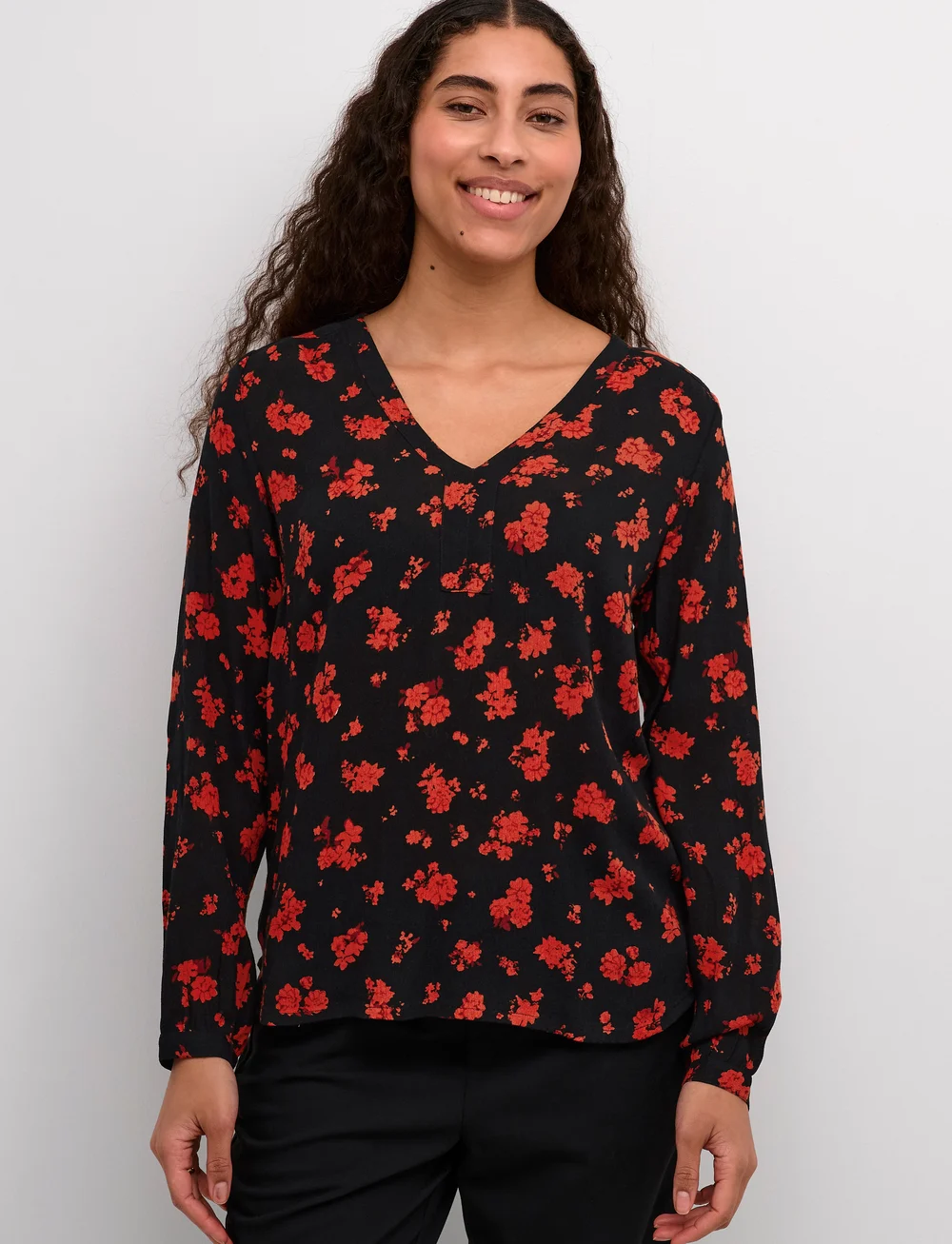 Kaffe - KAamber Blouse LS Printed - langärmlige blusen - black_red flower print - 0