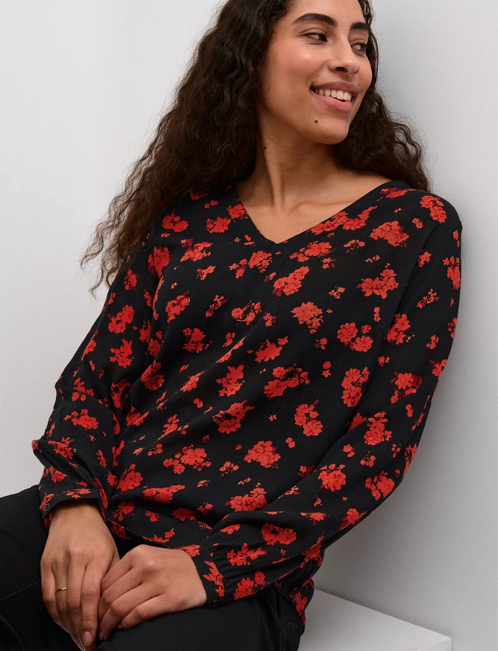 Kaffe - KAamber Blouse LS Printed - langärmlige blusen - black_red flower print - 5
