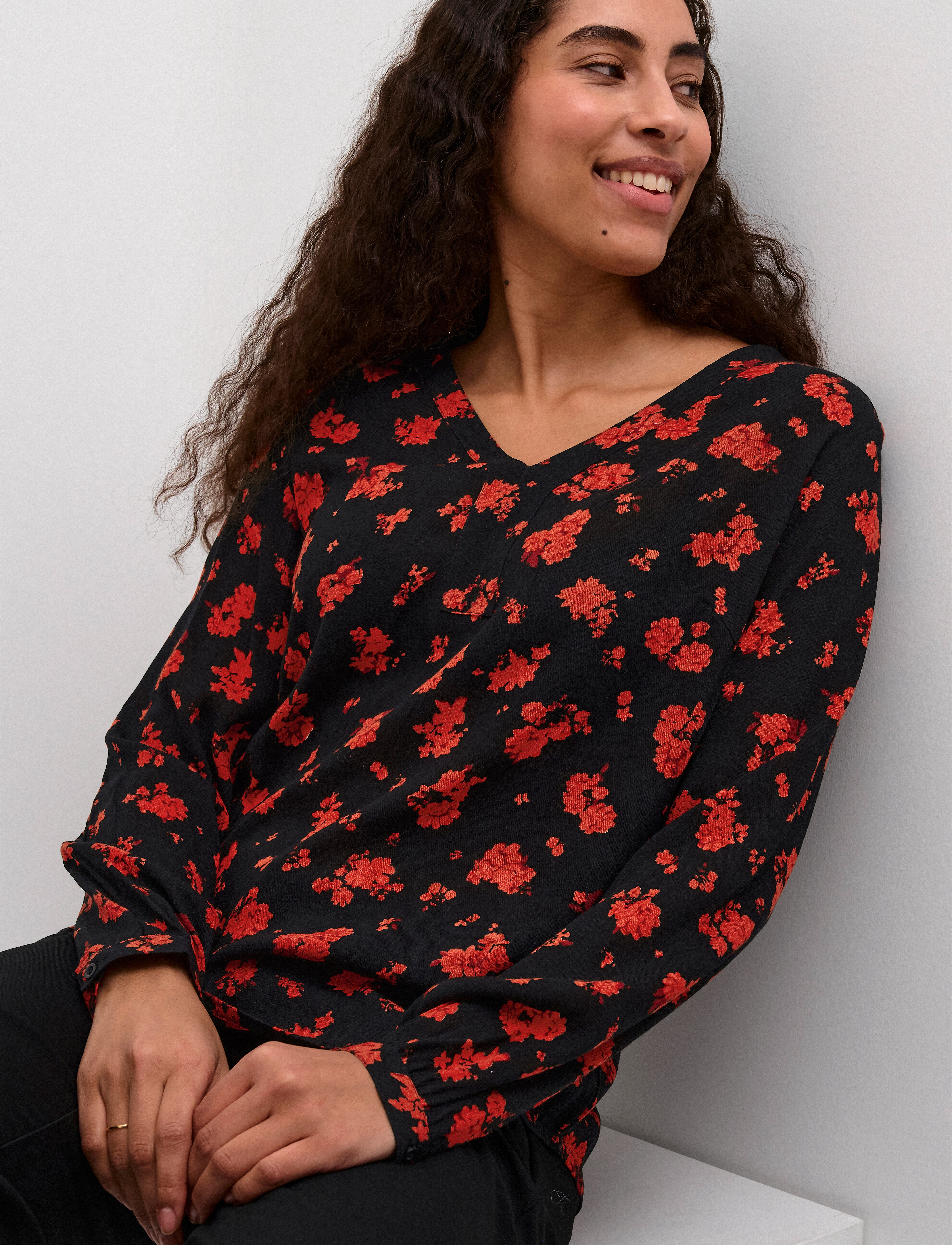 Kaffe - KAamber Blouse LS Printed - langärmlige blusen - black_red flower print - 5