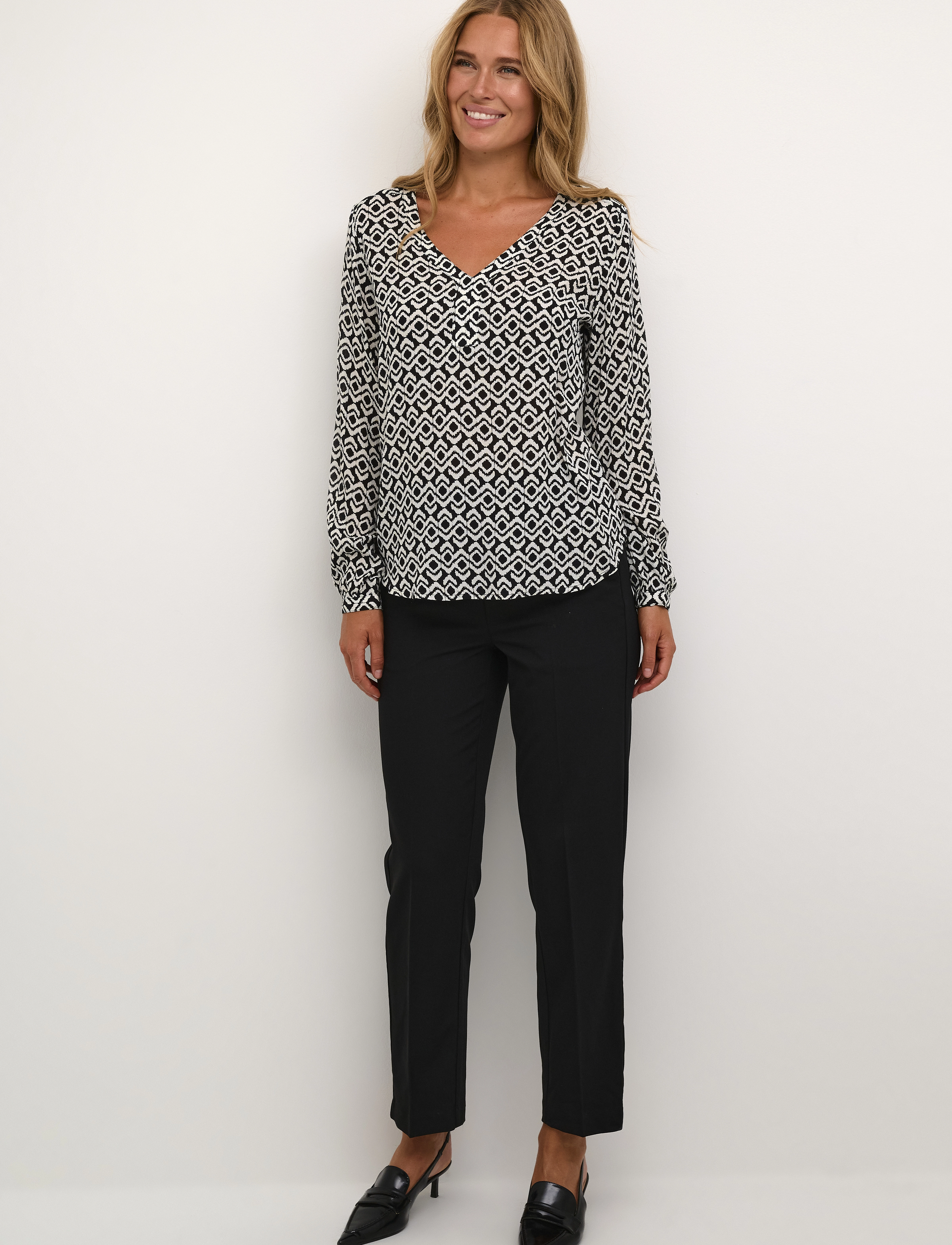 Kaffe - KAamber Blouse LS Printed - pitkähihaiset puserot - black/white graphic - 3