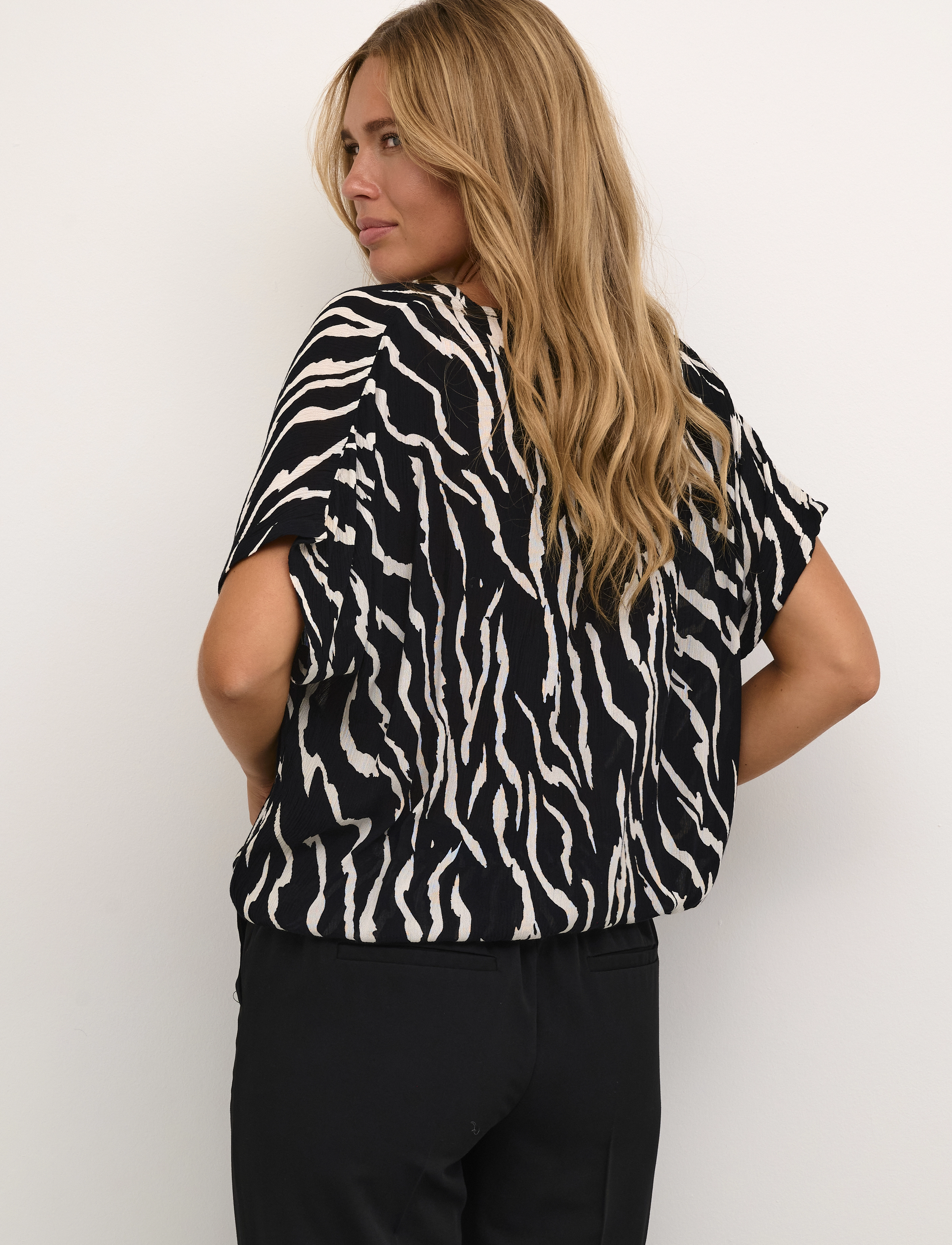 Kaffe - KAamber SL Printed - kurzämlige blusen - black / antique zebra print - 5
