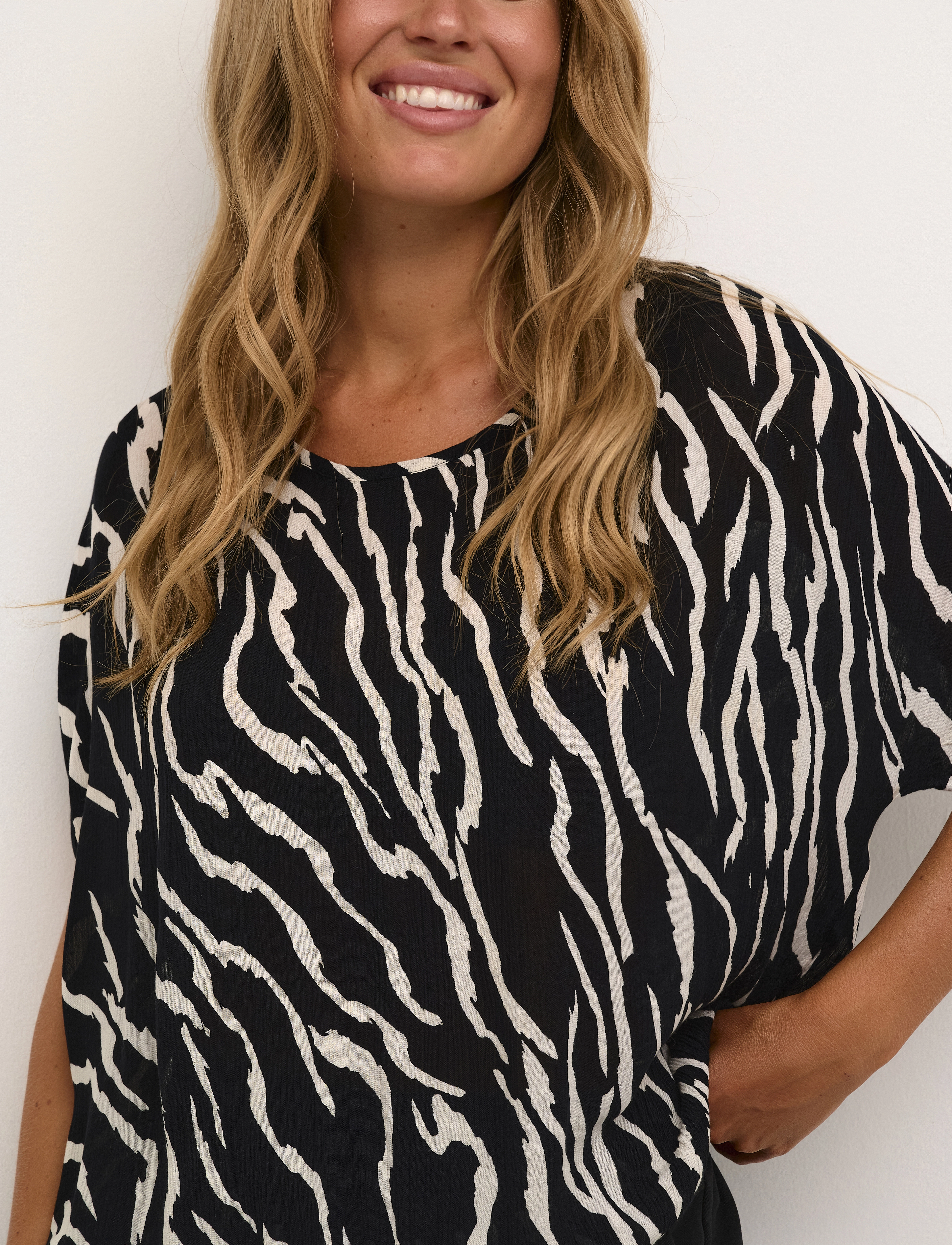 Kaffe - KAamber SL Printed - kurzämlige blusen - black / antique zebra print - 3