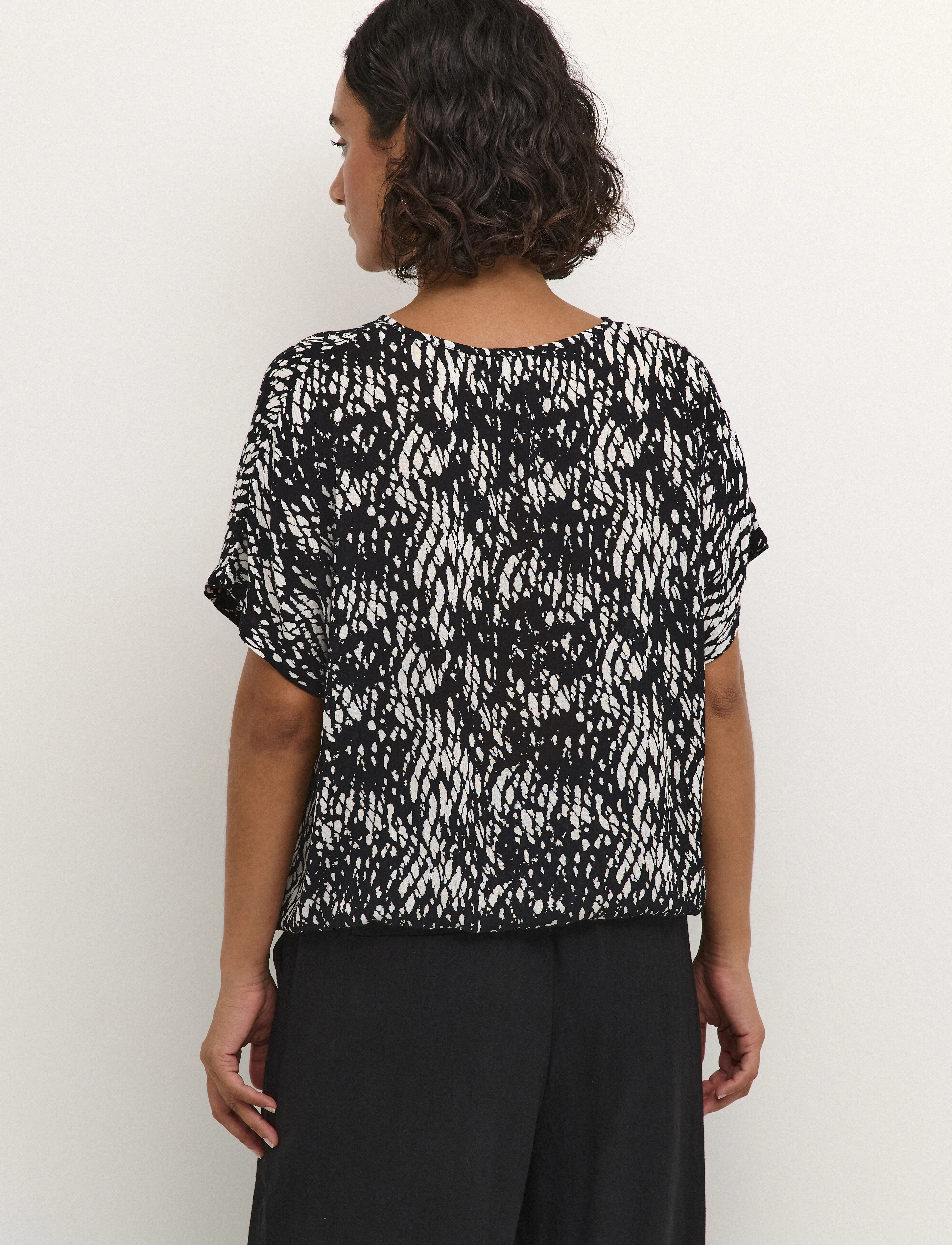 Kaffe - KAamber SL Printed - kortærmede bluser - black/white graphic snake - 4