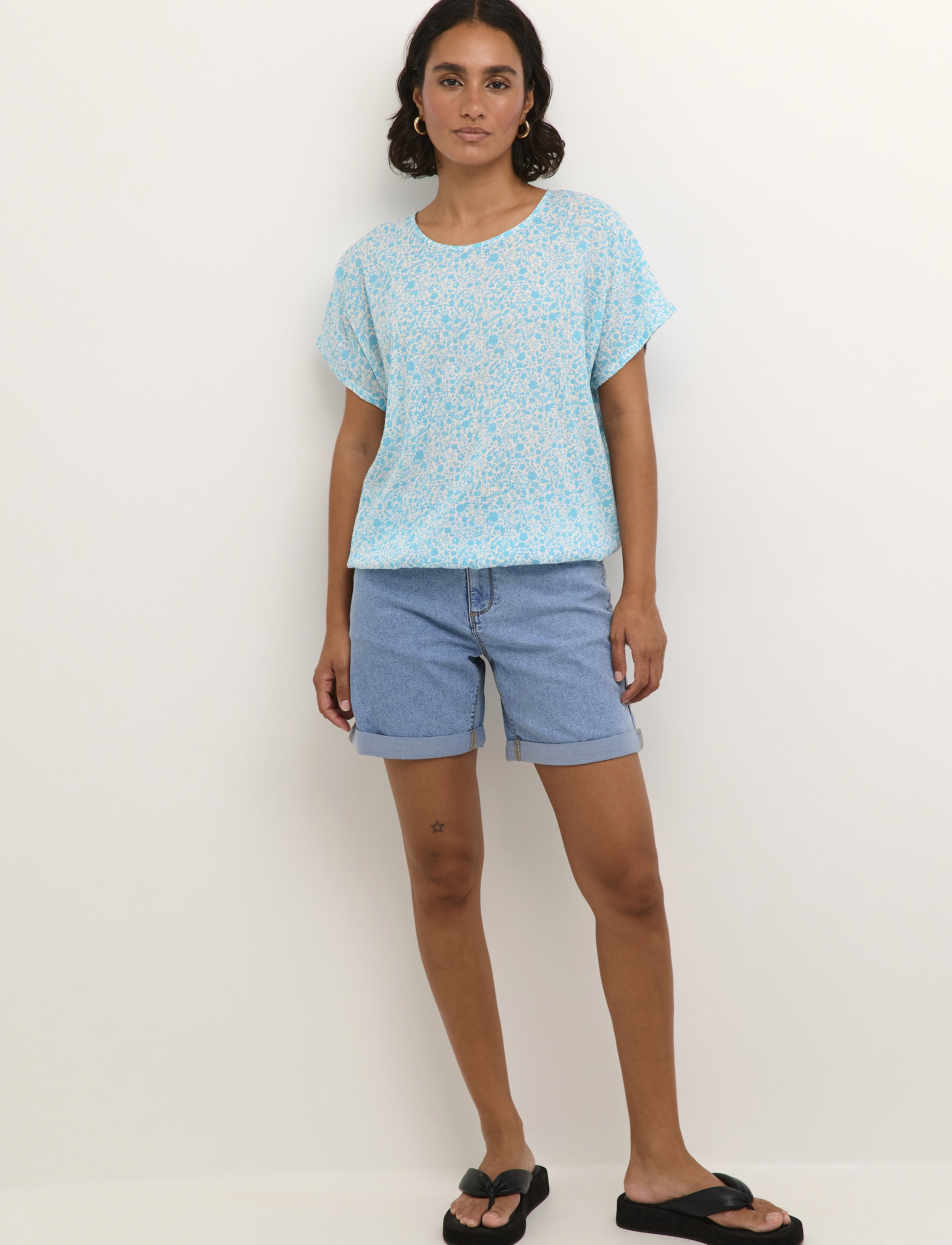 Kaffe - KAamber SL Printed - kortærmede bluser - blue atoll petit fleur - 3