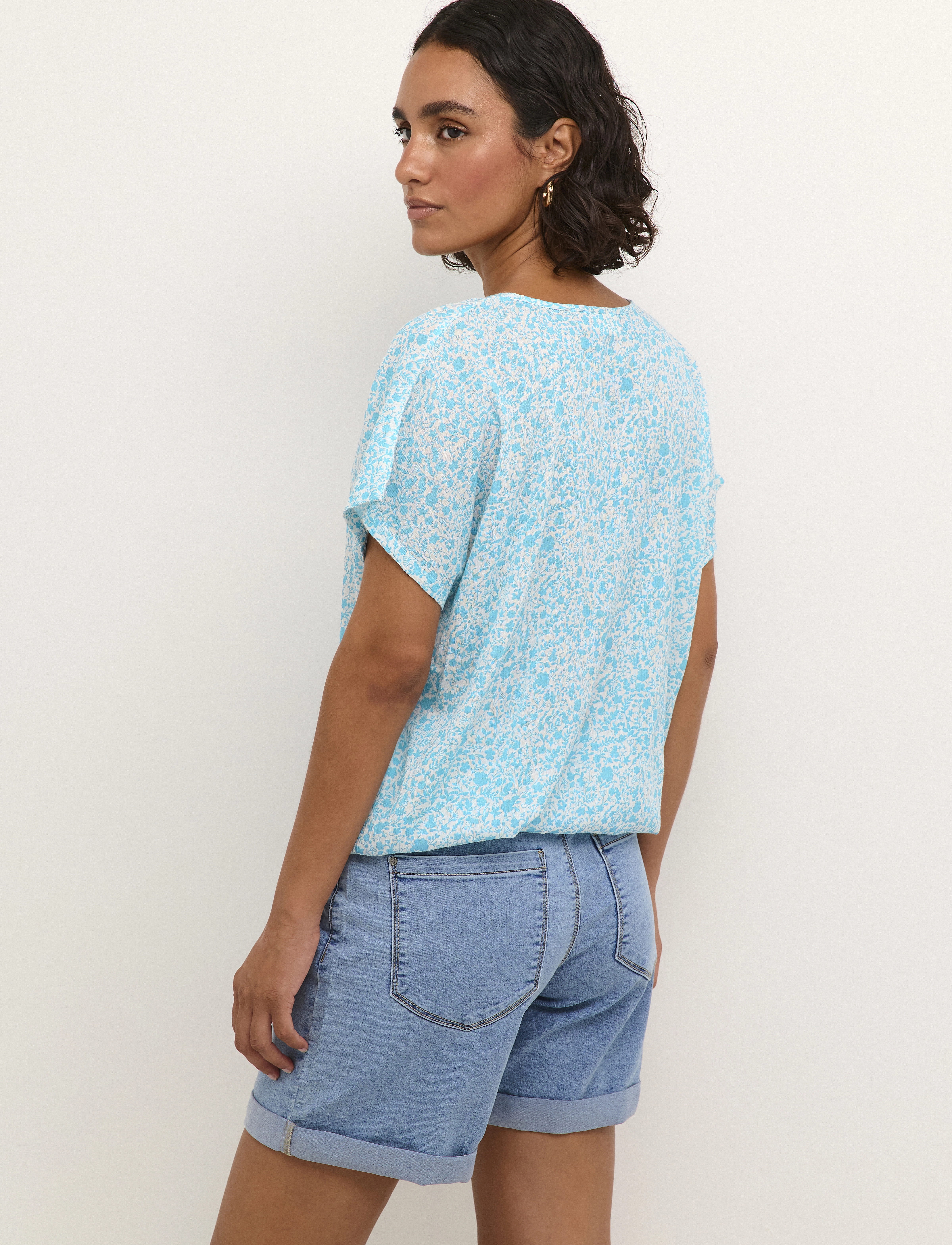Kaffe - KAamber SL Printed - kortærmede bluser - blue atoll petit fleur - 4