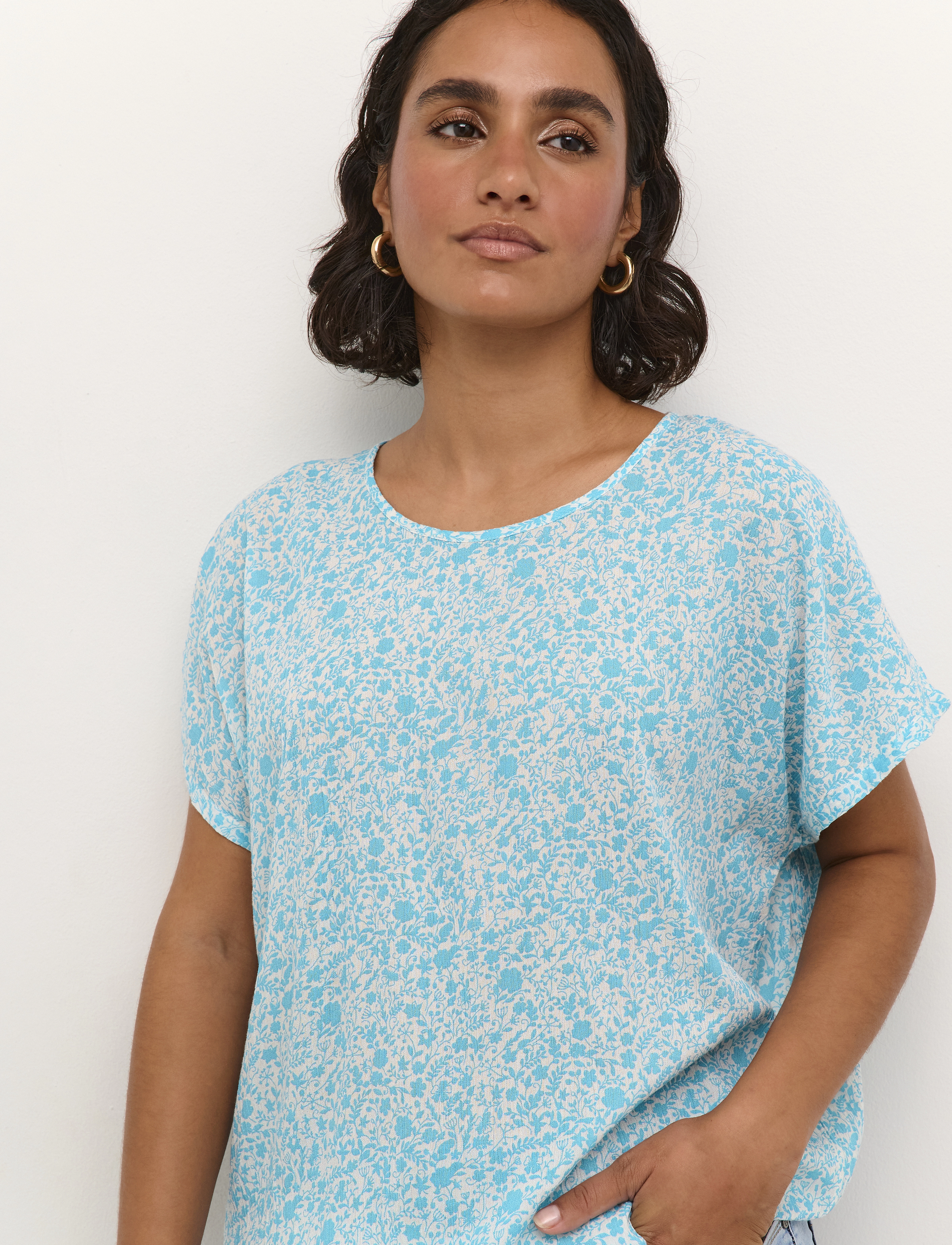 Kaffe - KAamber SL Printed - kortærmede bluser - blue atoll petit fleur - 5