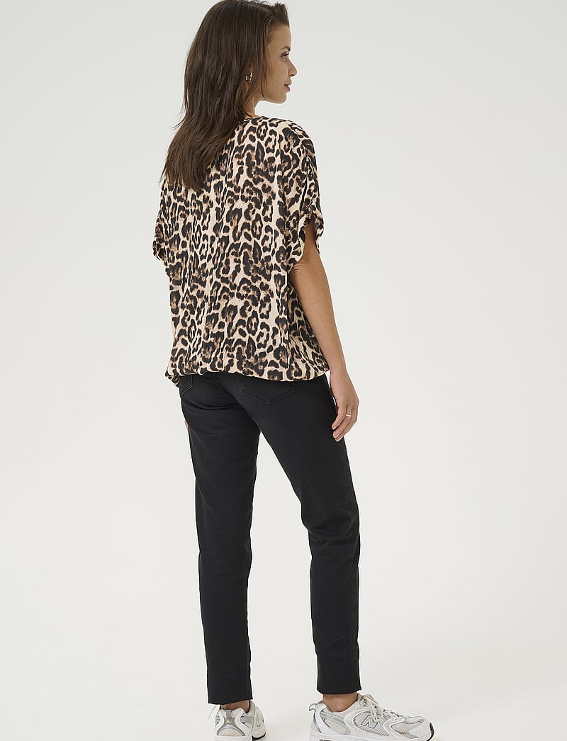 Kaffe - KAamber SL Printed - kurzämlige blusen - naturel leopard print - 4