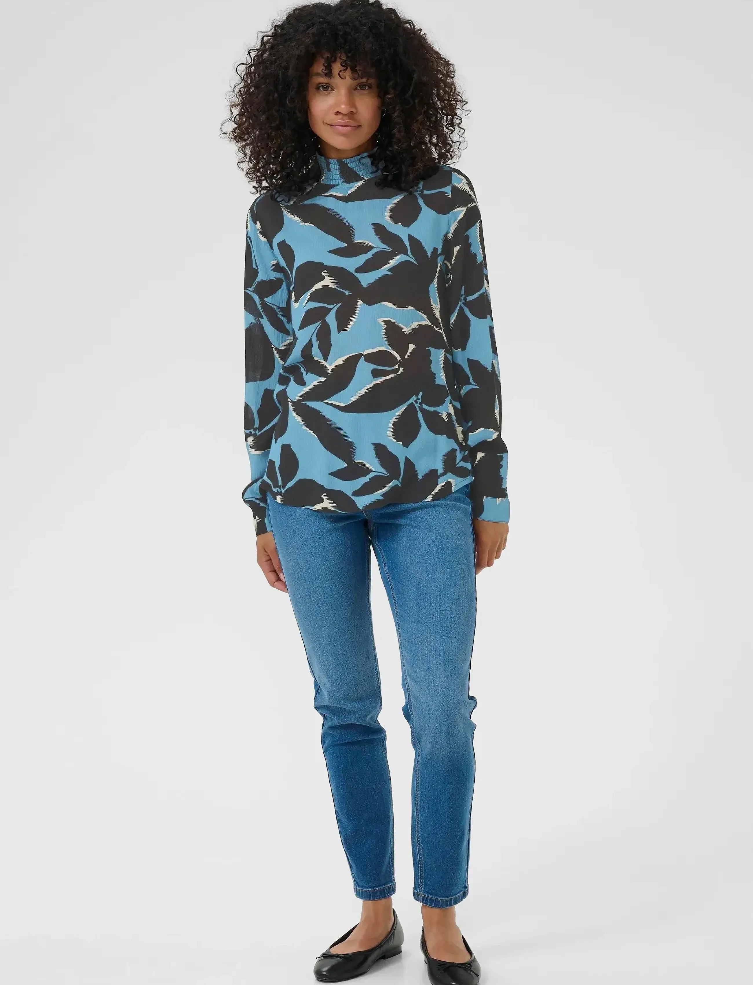 Kaffe - KAamber Smock Blouse Printed - langærmede bluser - windward blue/black flower - 3